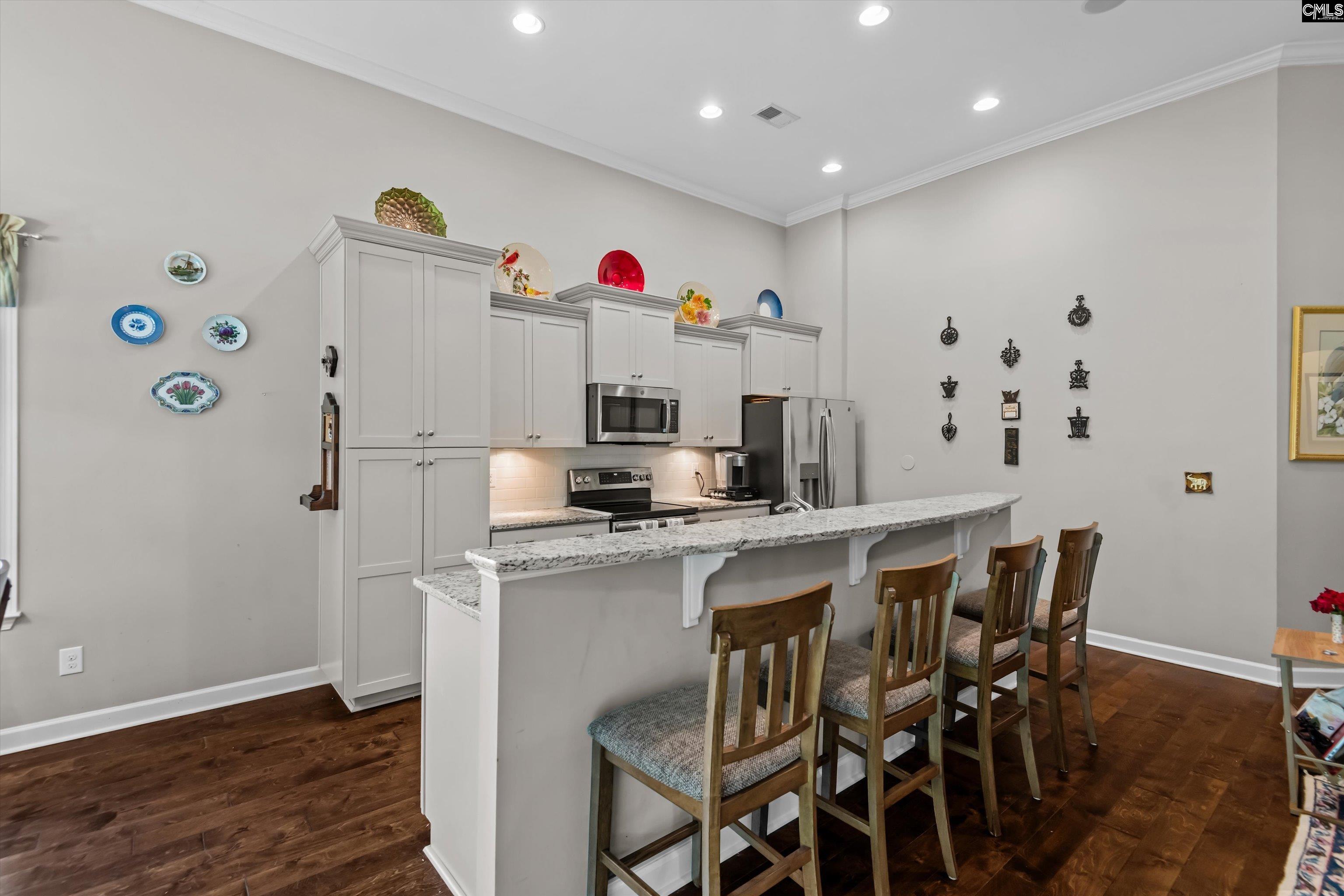 140 Fitzwarin Court