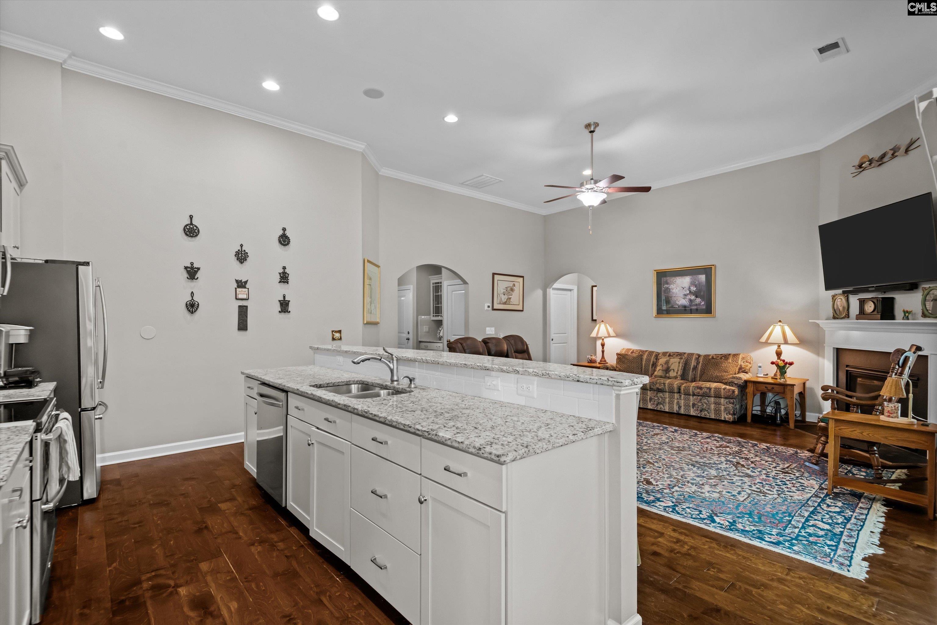 140 Fitzwarin Court