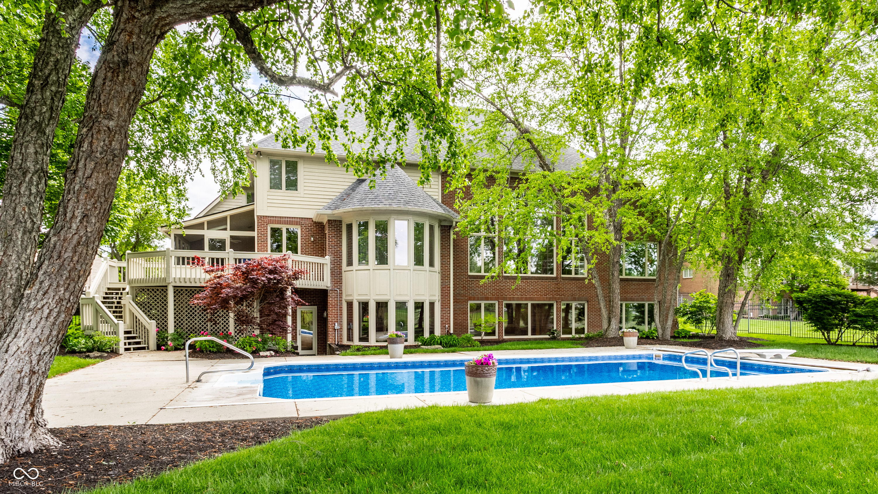 10554 Hyde Park