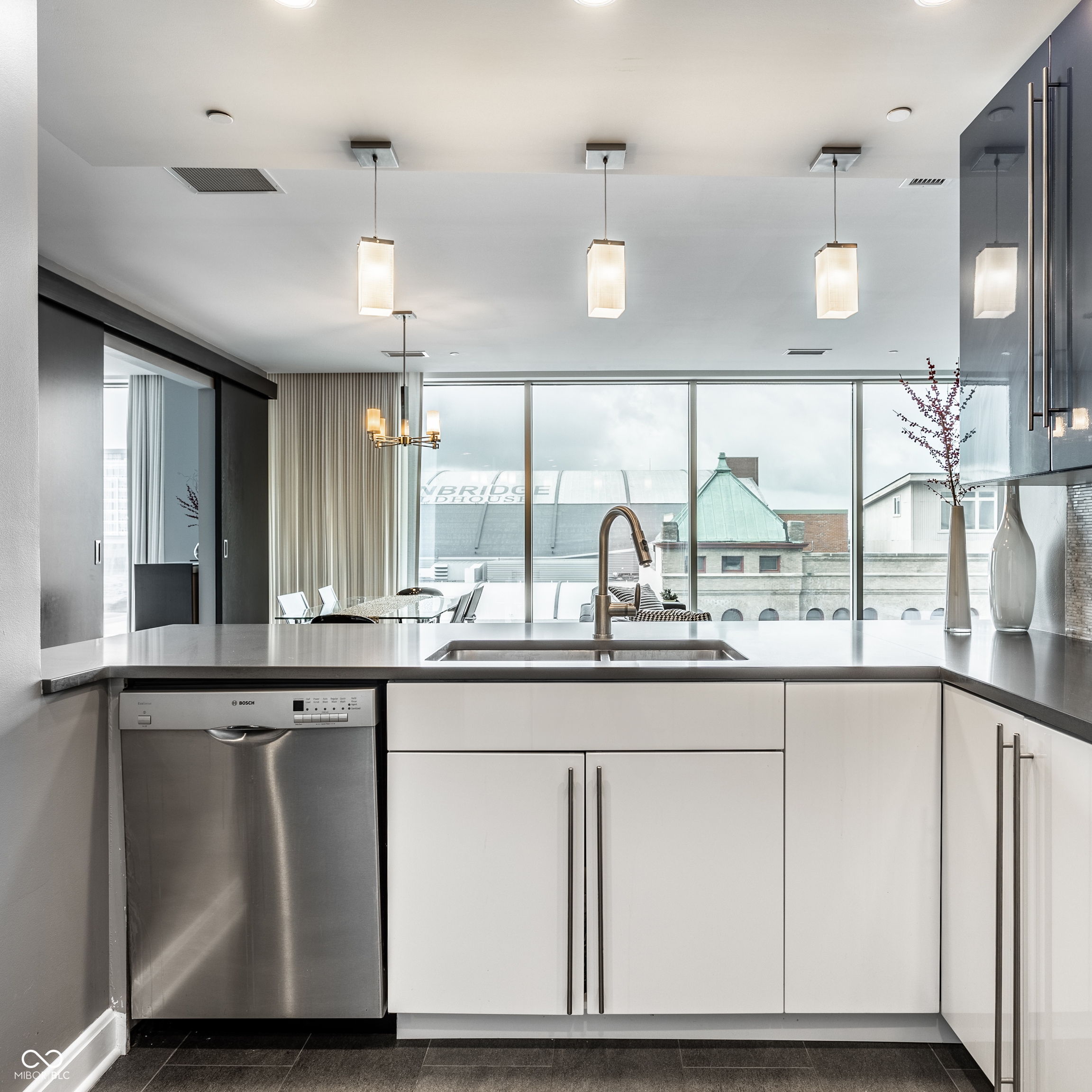 1 Virginia Avenue Unit: APT 607