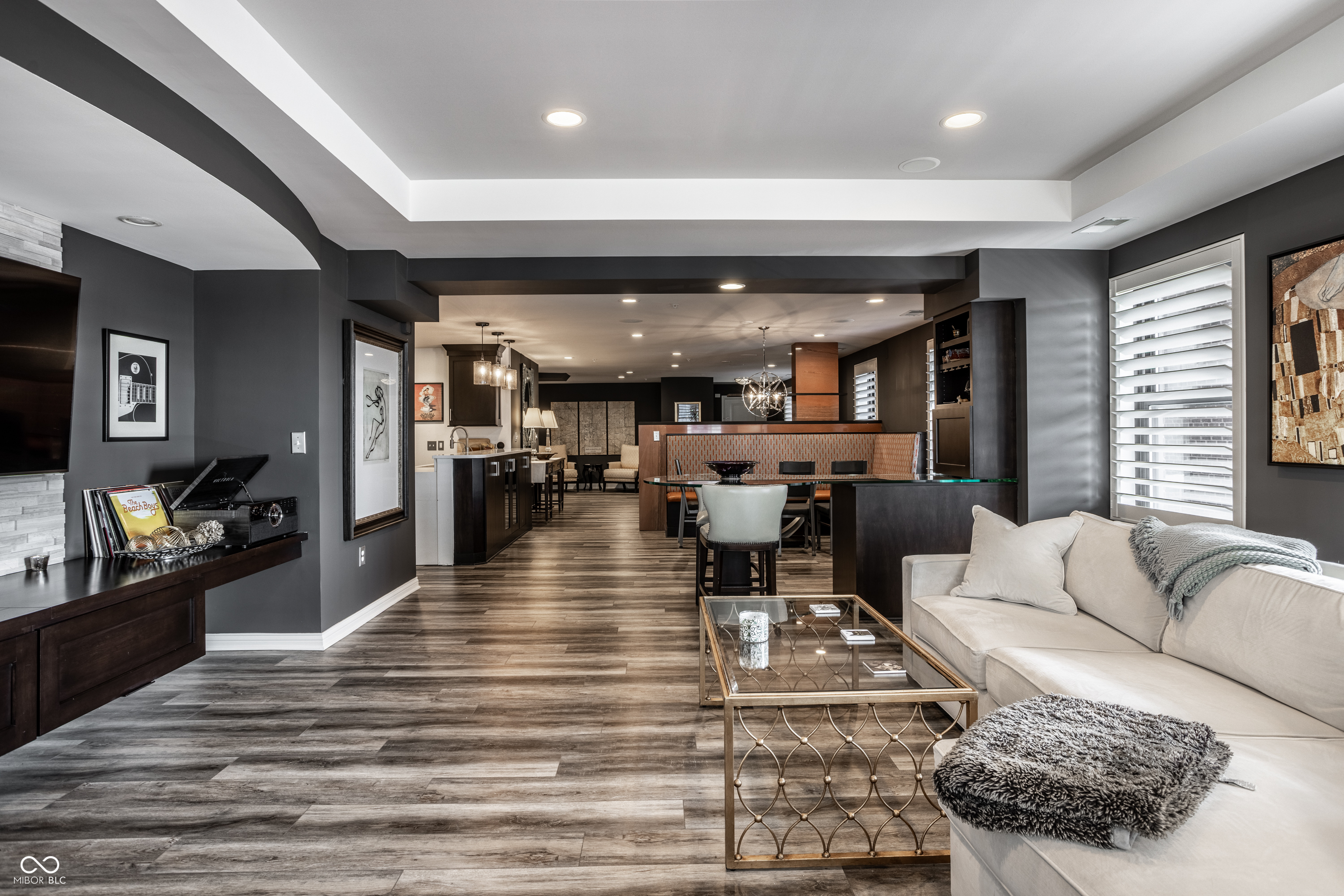 350 N Meridian Street Unit: UNIT 606/607