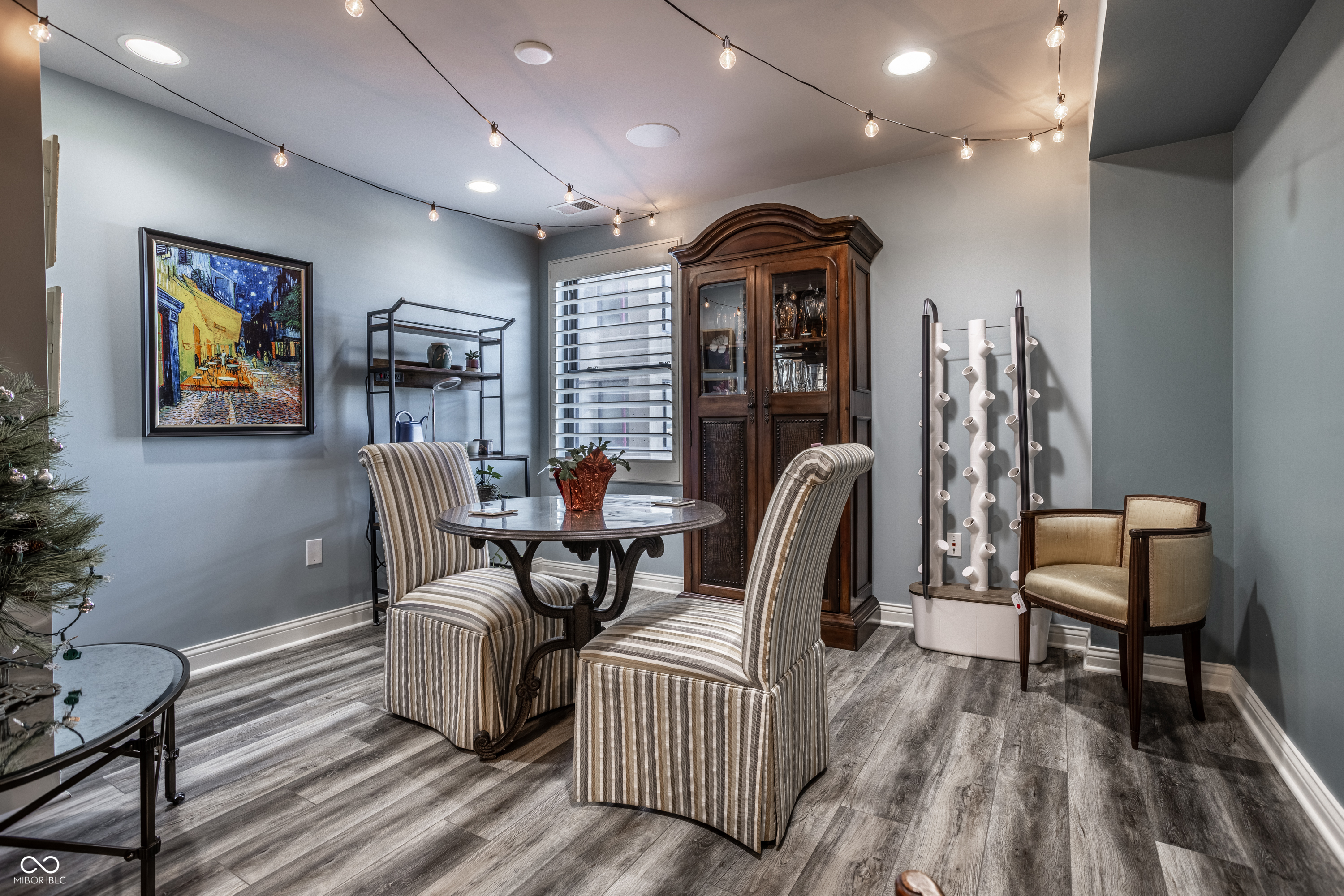 350 N Meridian Street Unit: UNIT 606/607