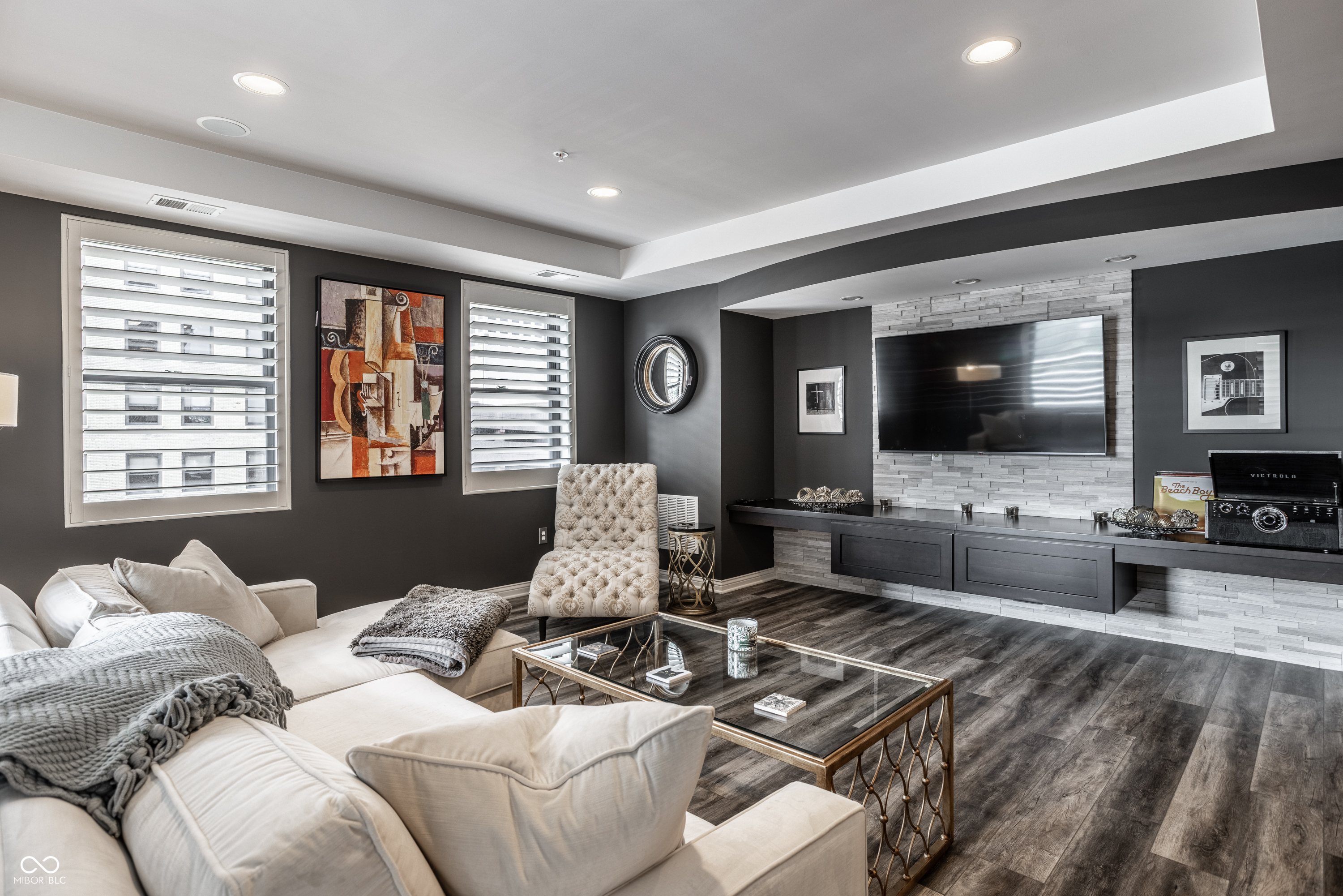350 N Meridian Street Unit: UNIT 606/607
