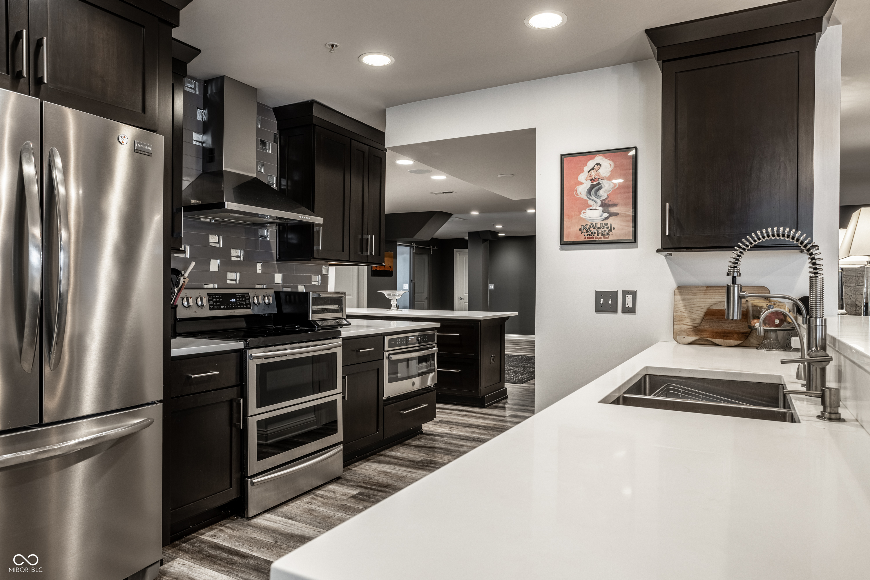 350 N Meridian Street Unit: UNIT 606/607