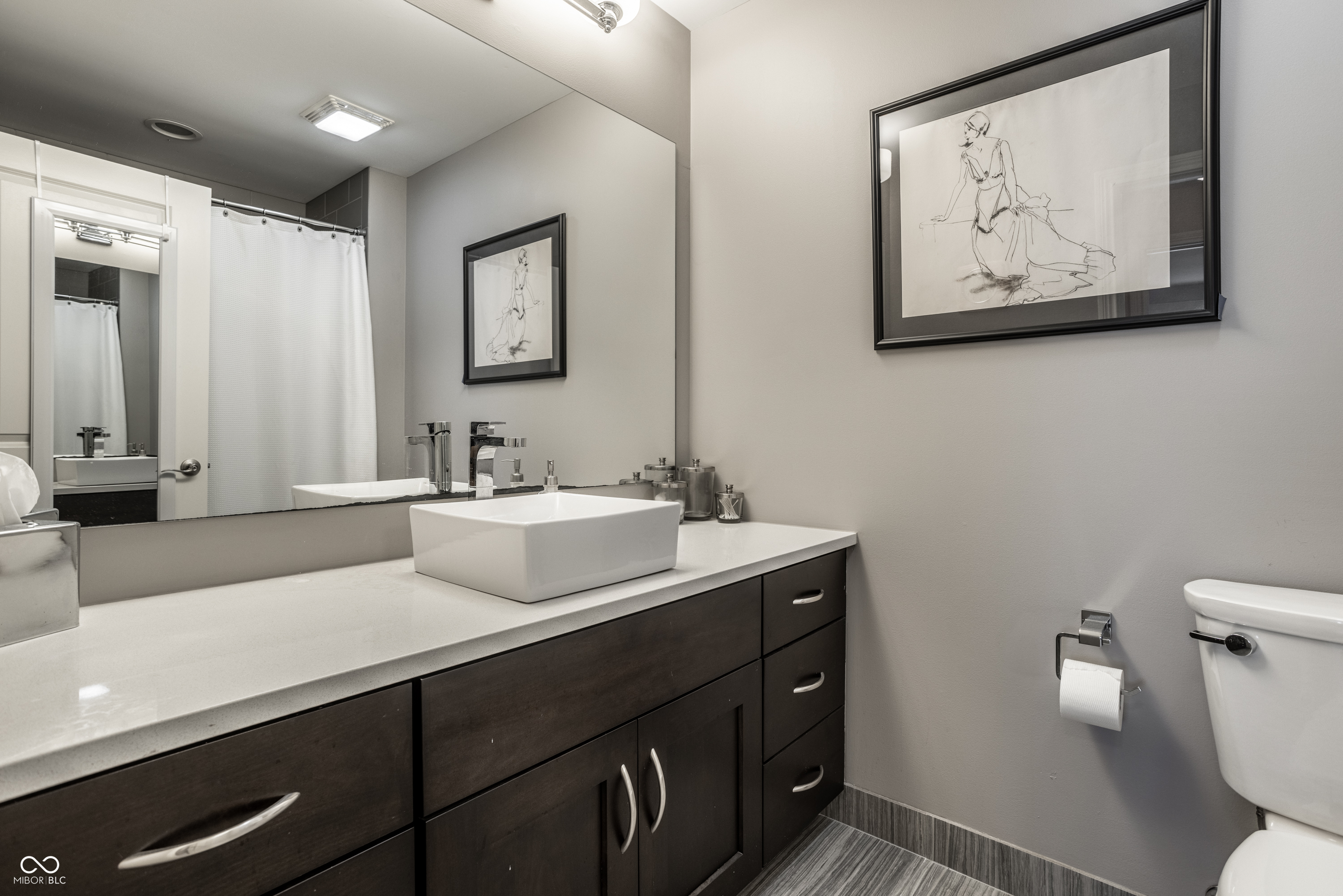 350 N Meridian Street Unit: UNIT 606/607