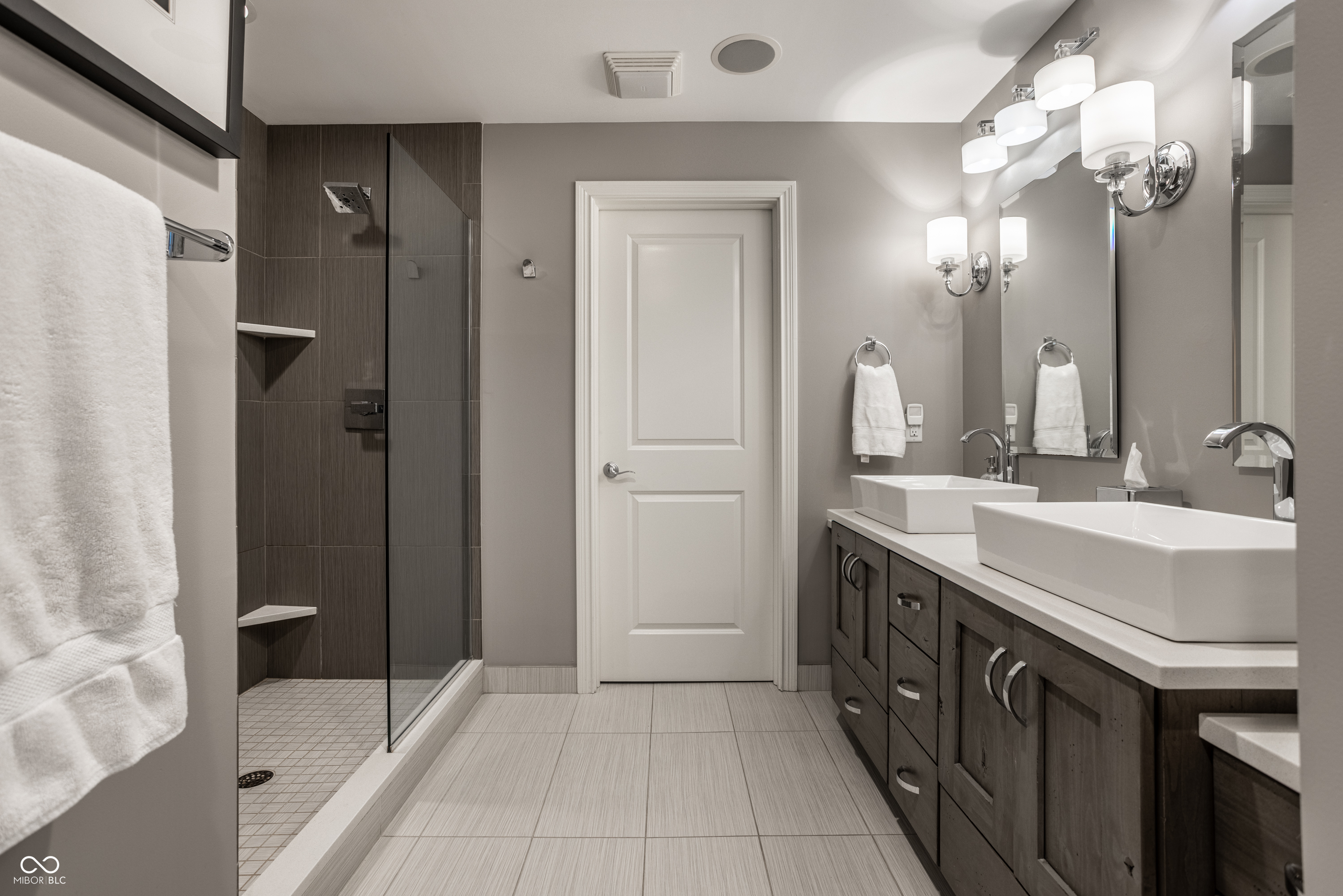 350 N Meridian Street Unit: UNIT 606/607