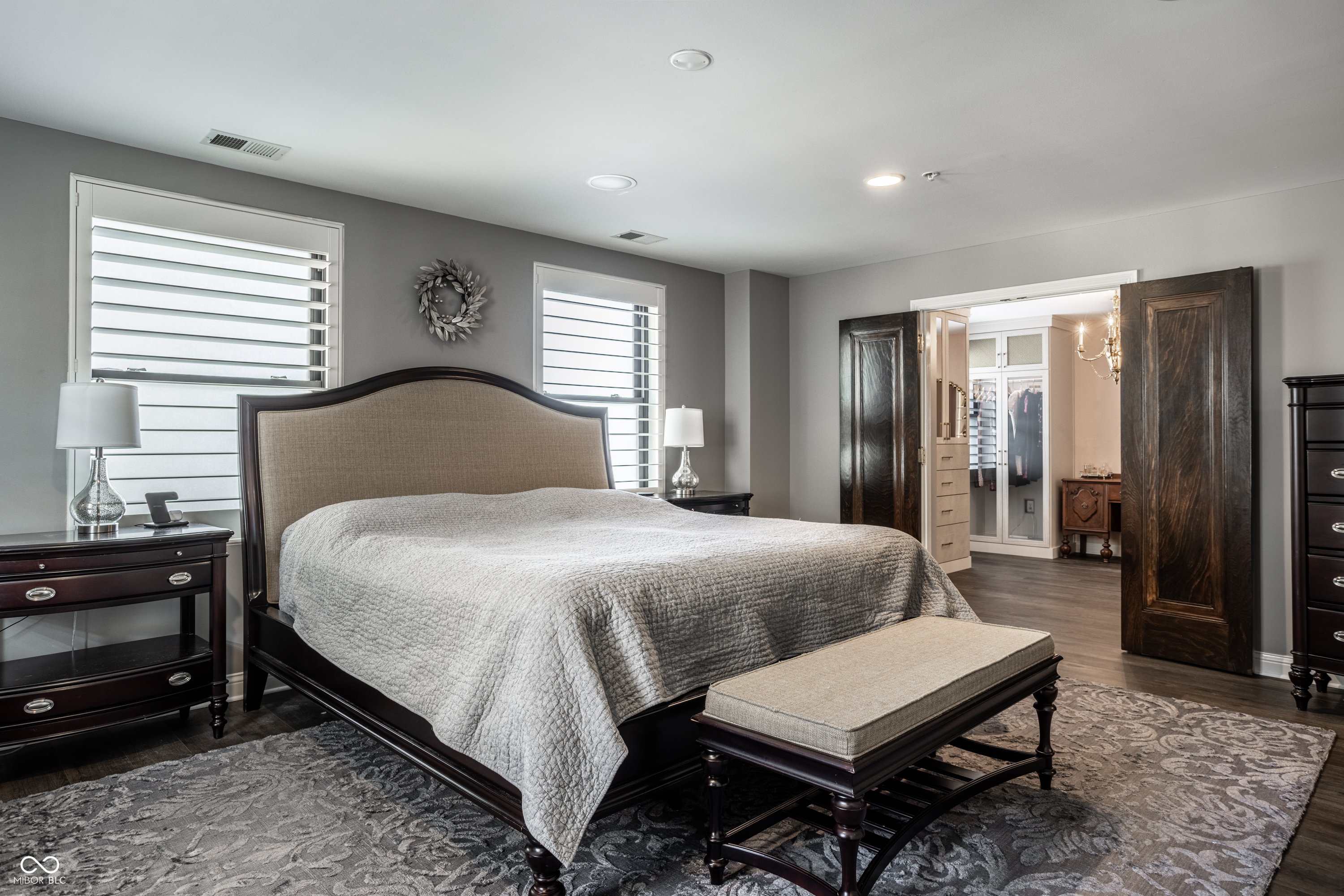 350 N Meridian Street Unit: UNIT 606/607