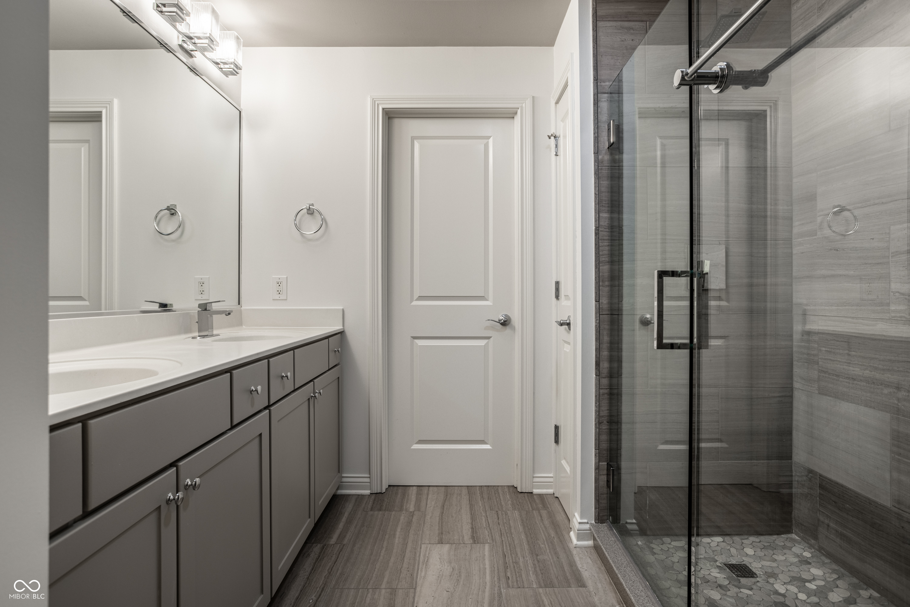 350 N Meridian Street Unit: UNIT 606/607