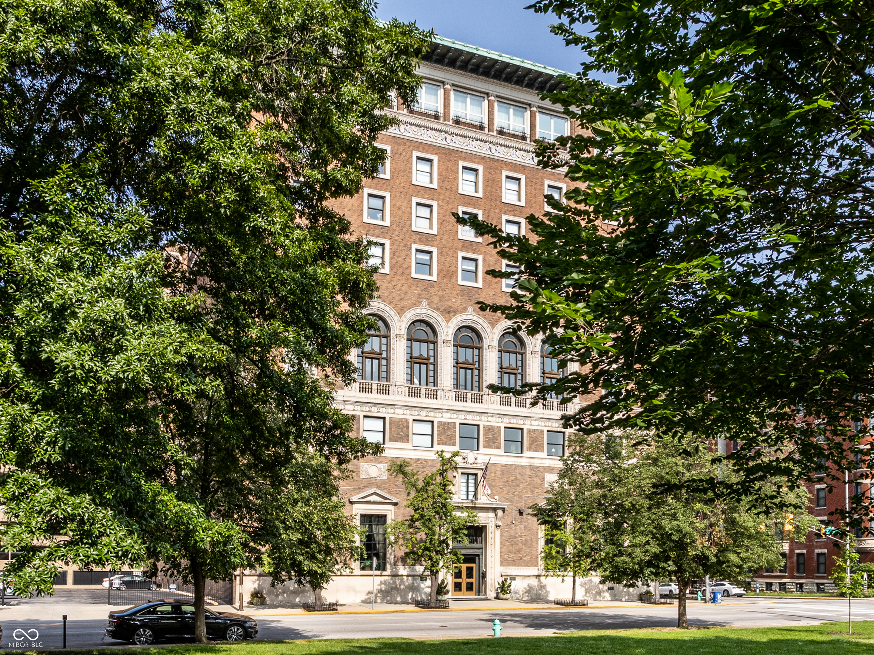 350 N Meridian Street Unit: UNIT 606/607