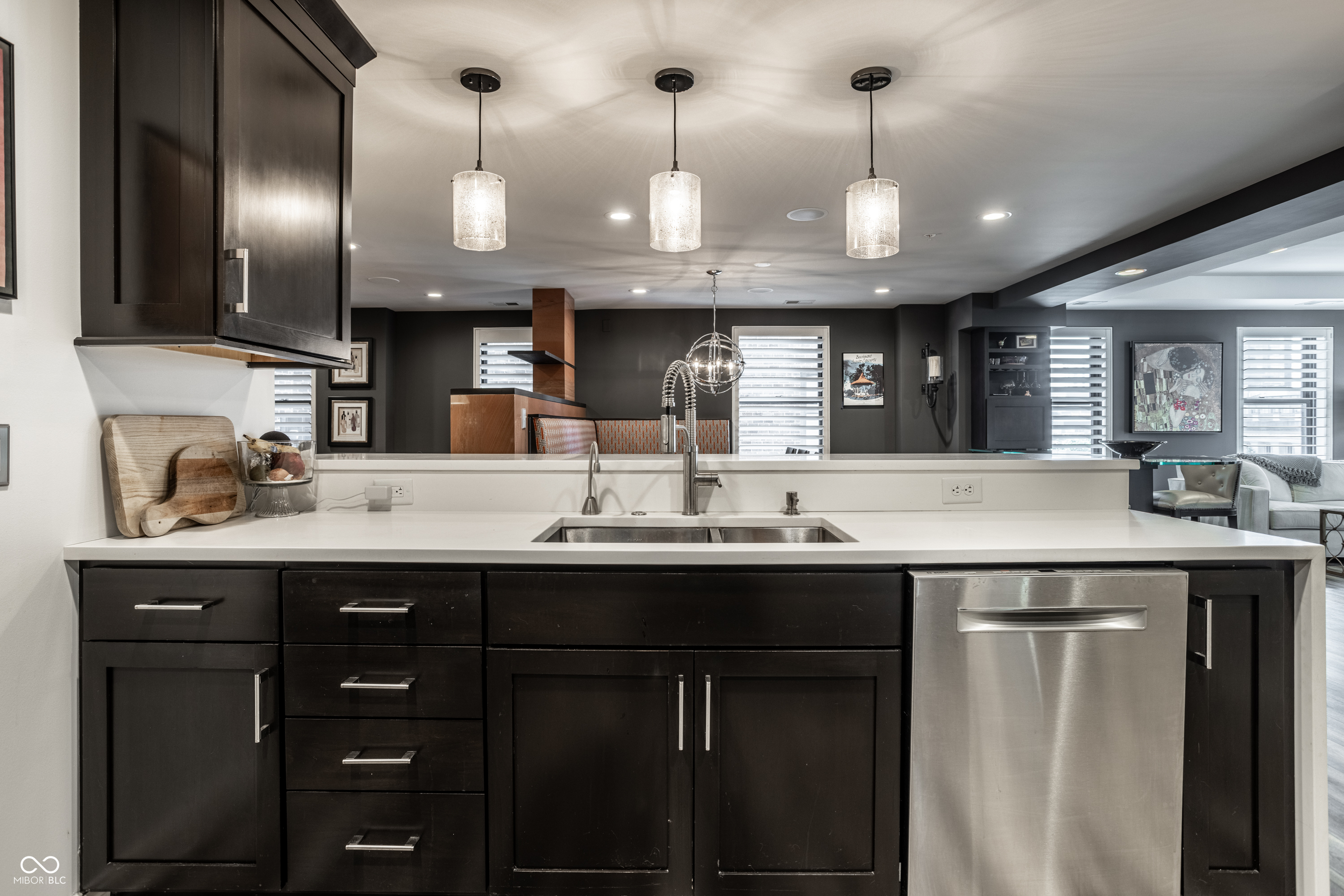 350 N Meridian Street Unit: UNIT 606/607
