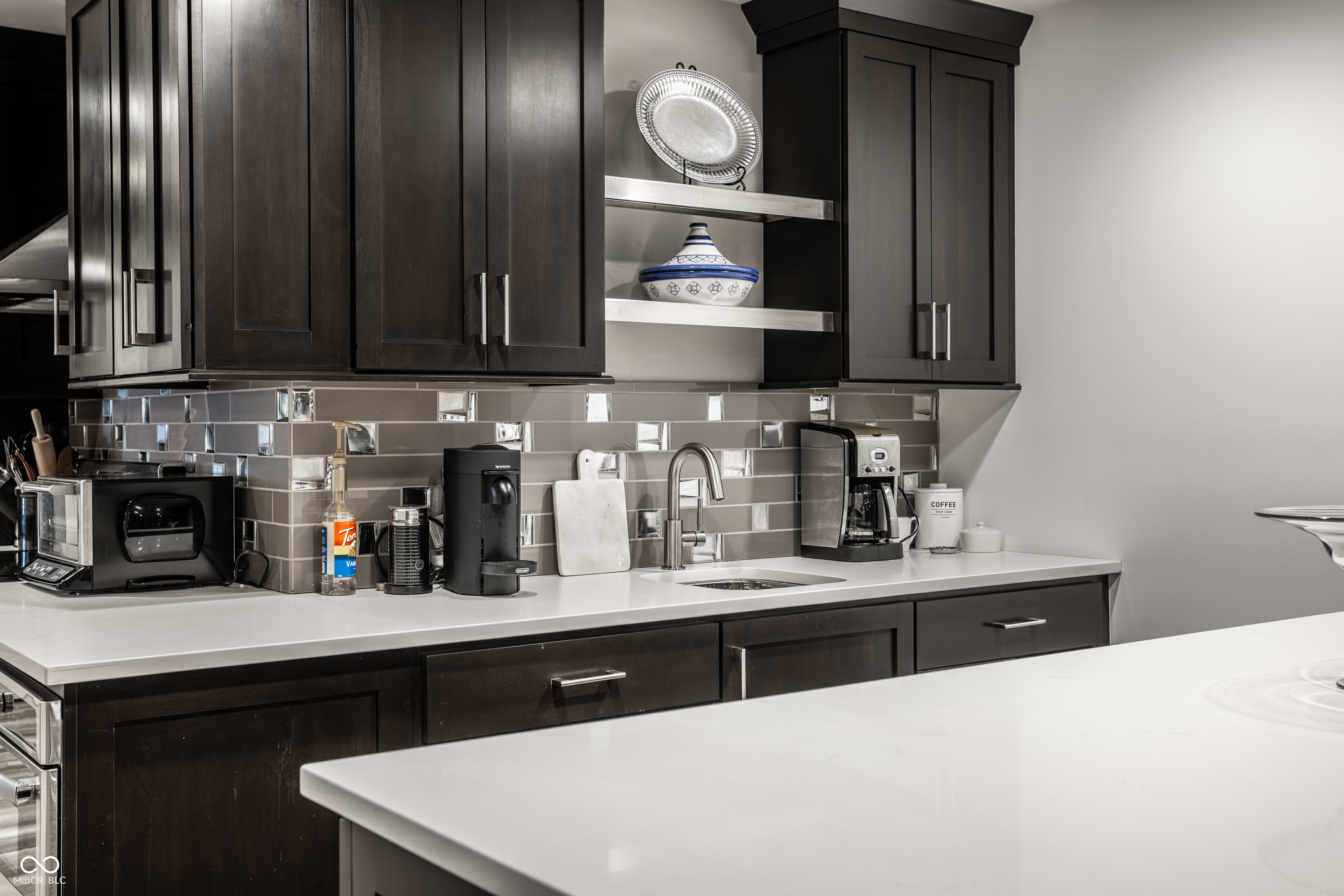 350 N Meridian Street Unit: UNIT 606/607