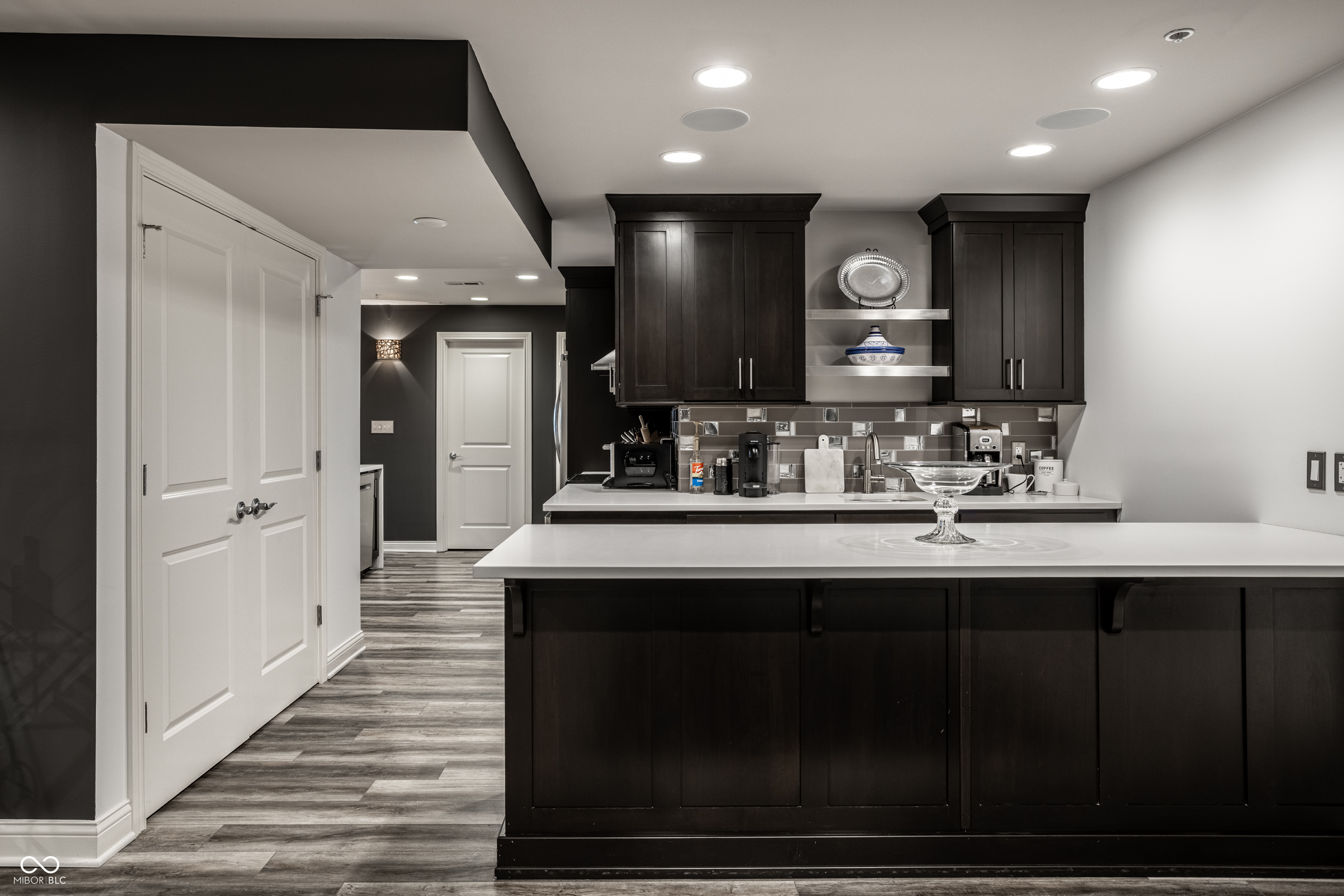 350 N Meridian Street Unit: UNIT 606/607