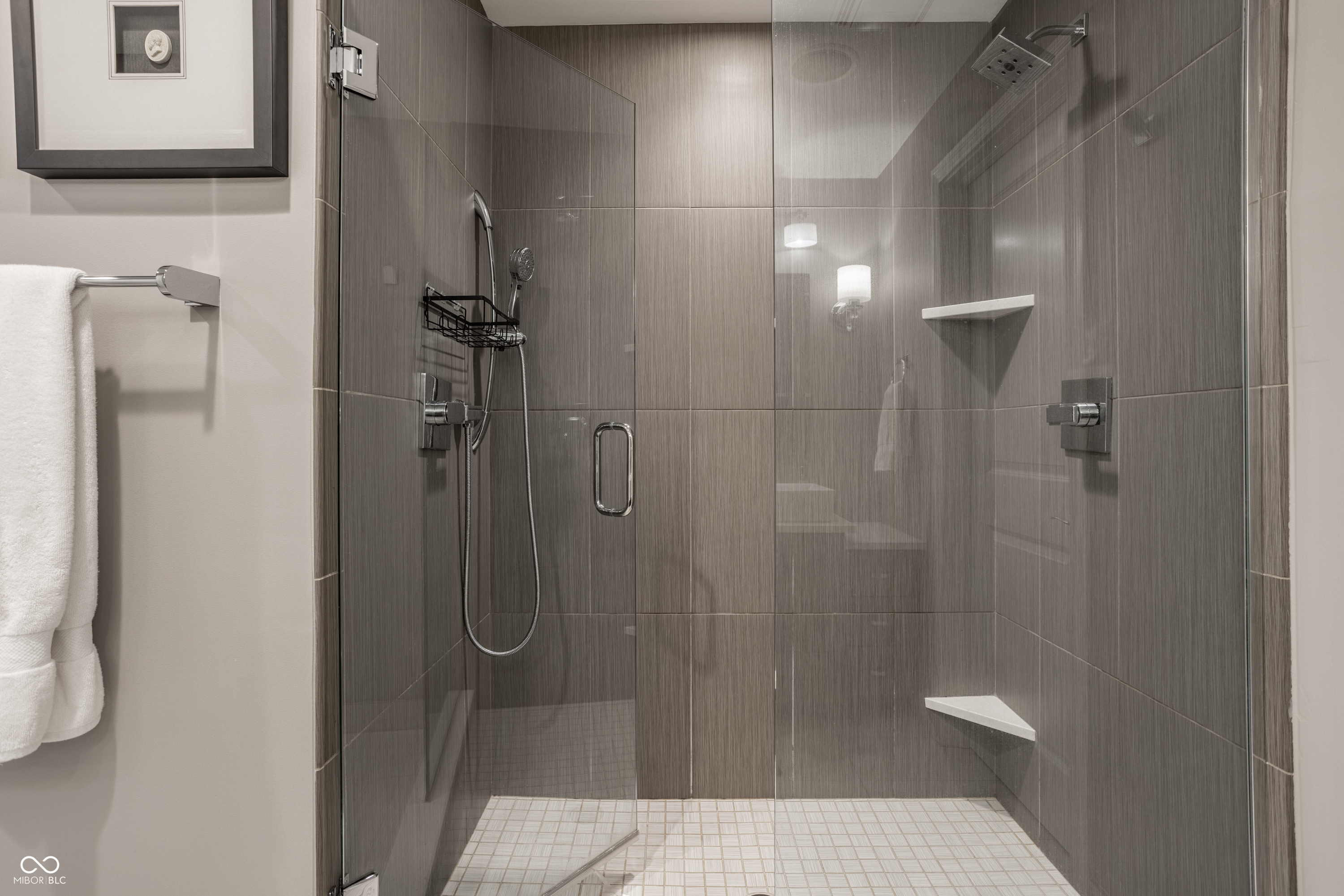 350 N Meridian Street Unit: UNIT 606/607
