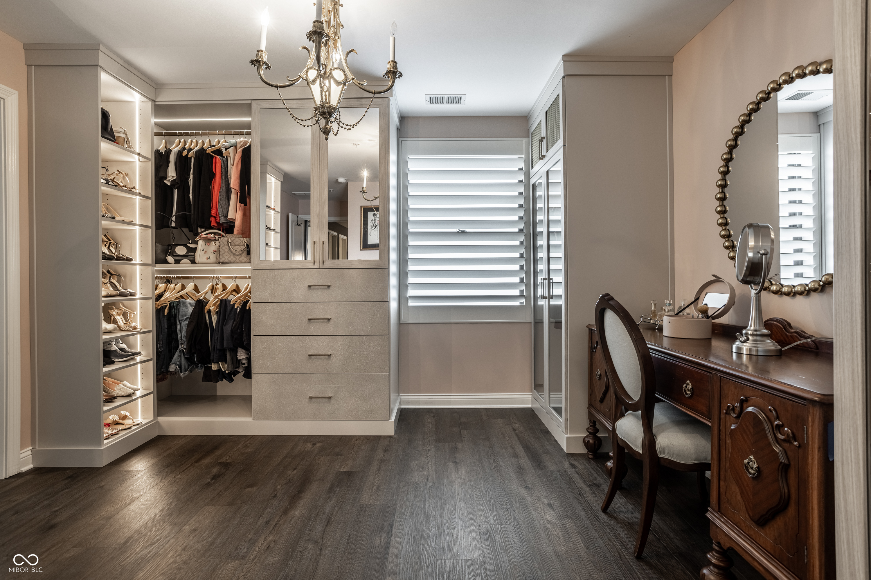 350 N Meridian Street Unit: UNIT 606/607