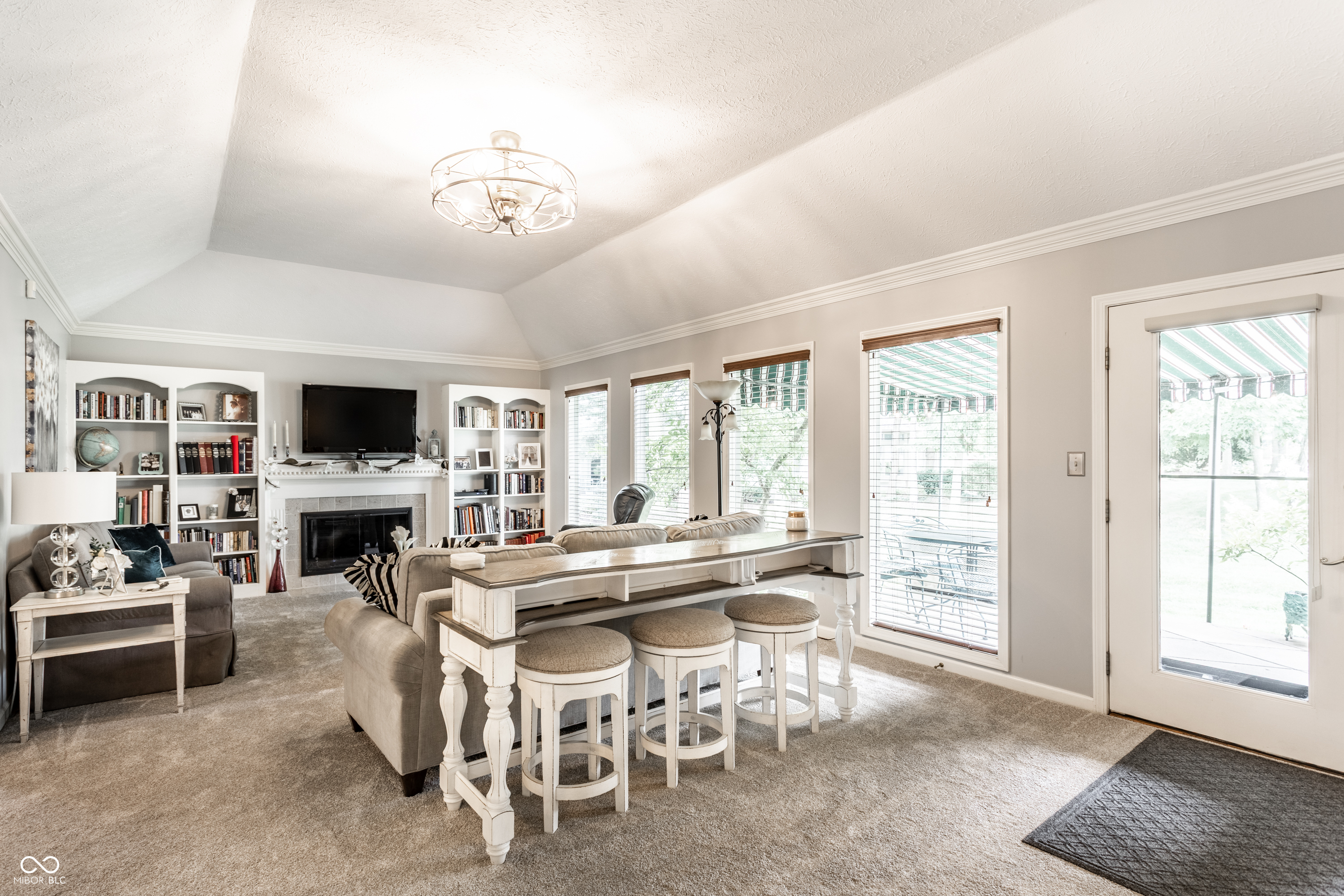 9265 Tamarack Drive