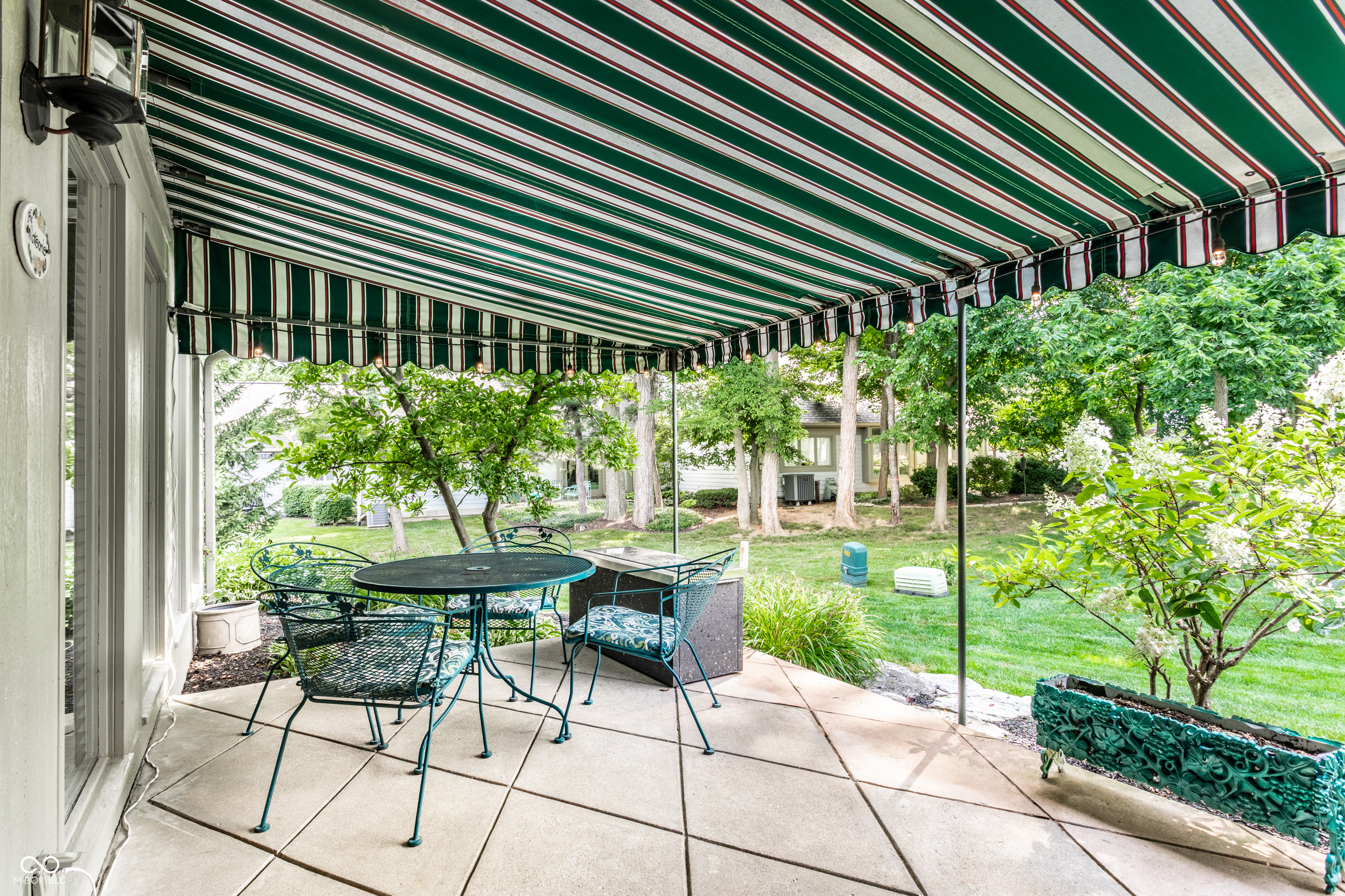 9265 Tamarack Drive
