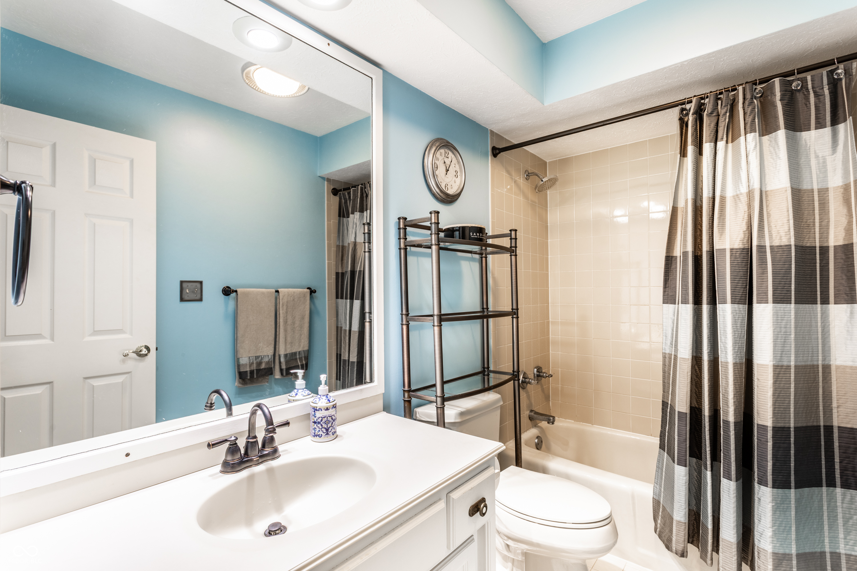 9265 Tamarack Drive