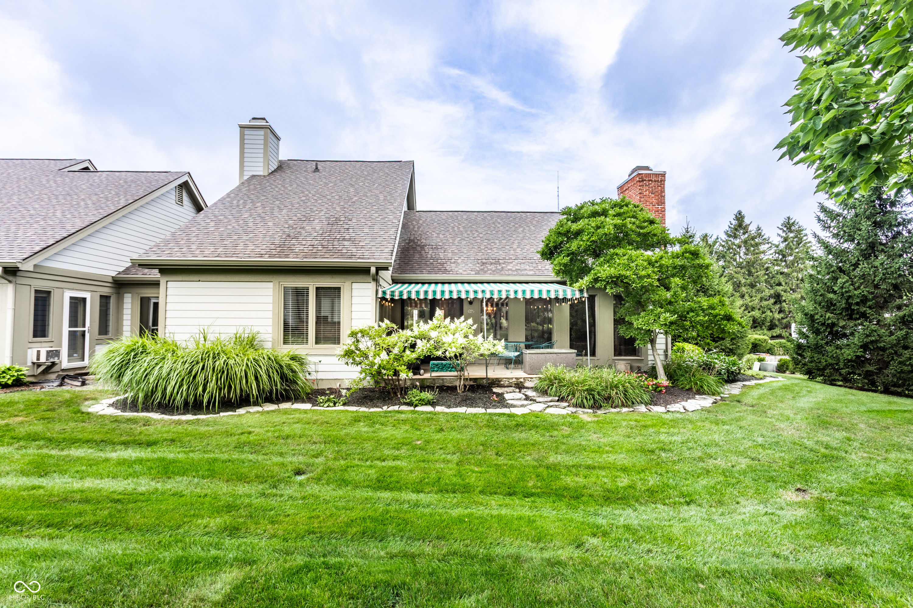 9265 Tamarack Drive