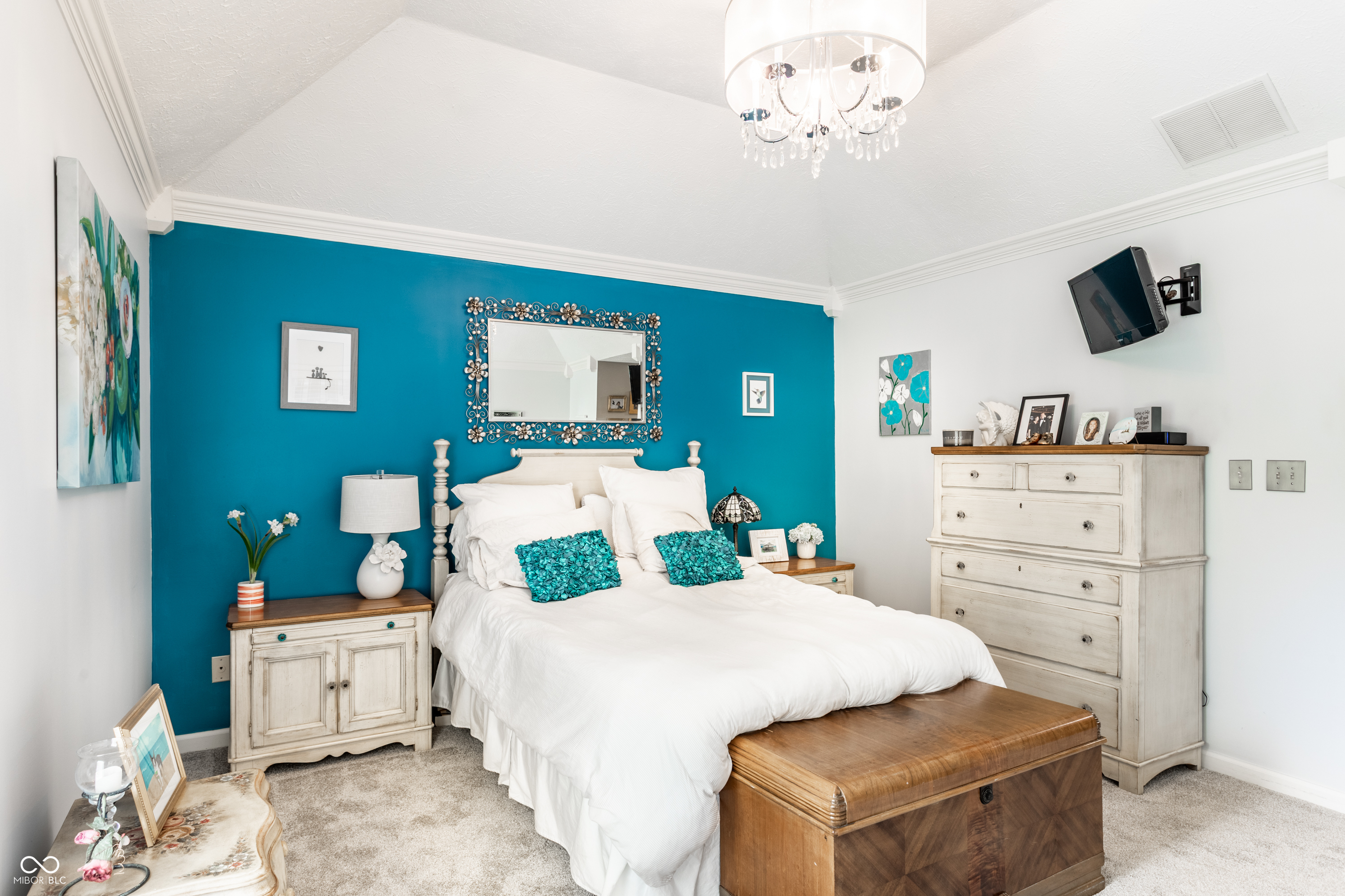 9265 Tamarack Drive