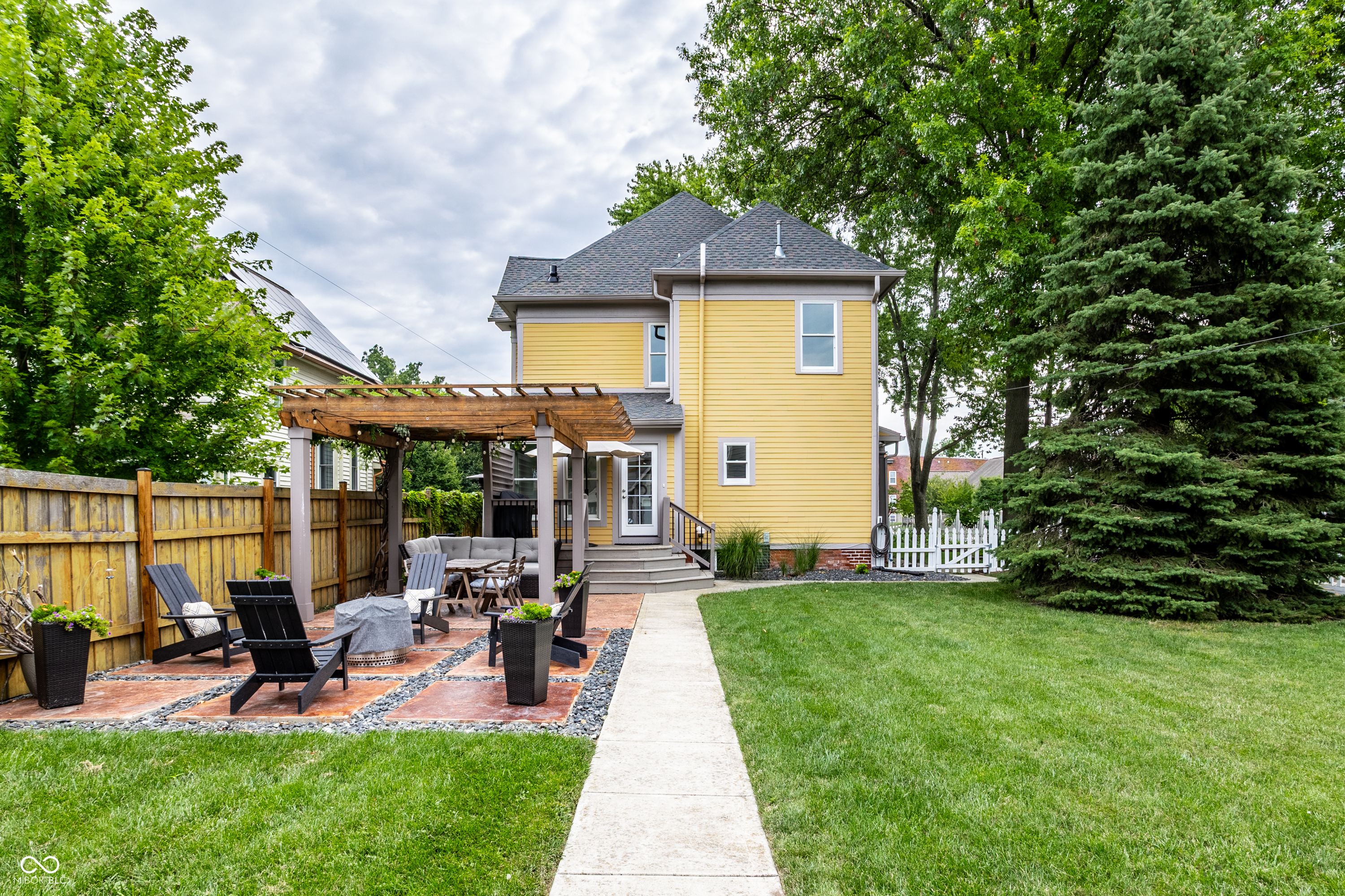 2404 Broadway Street