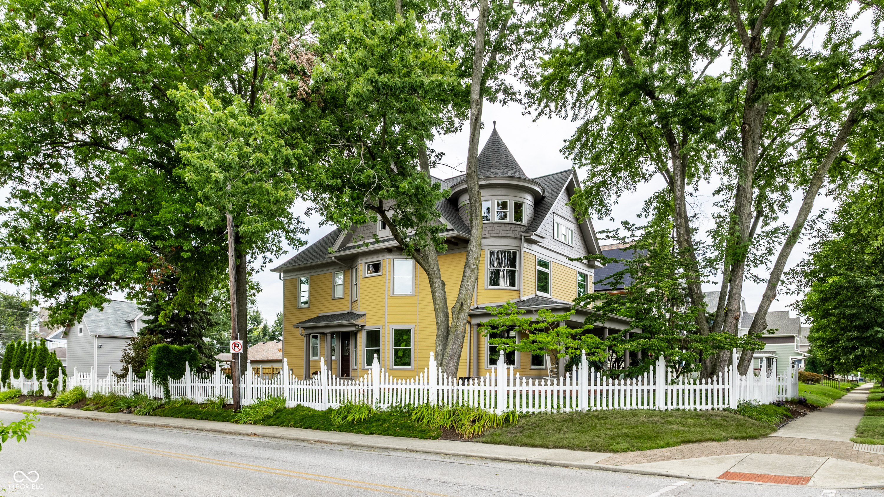 2404 Broadway Street