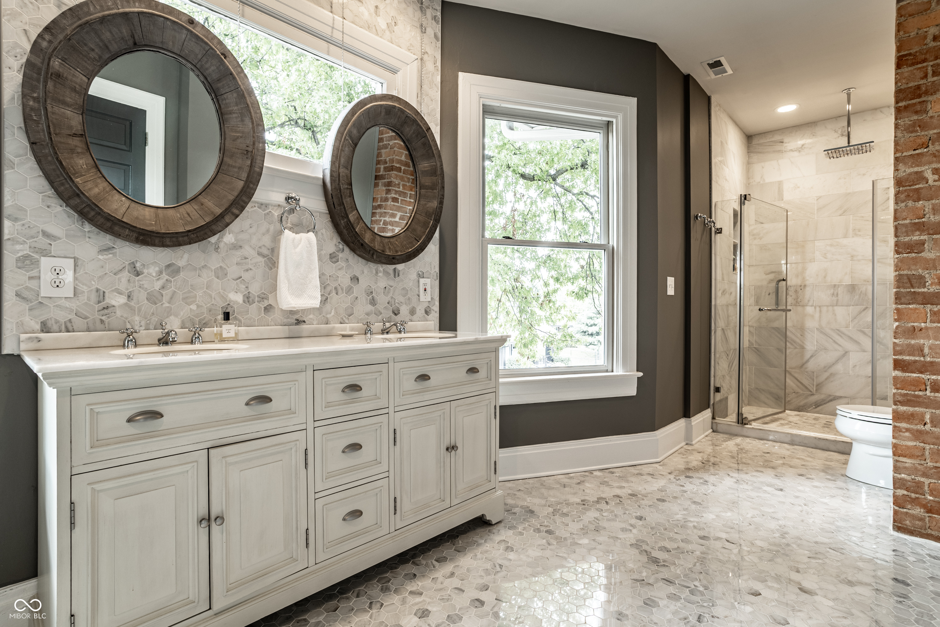 2404 Broadway Street