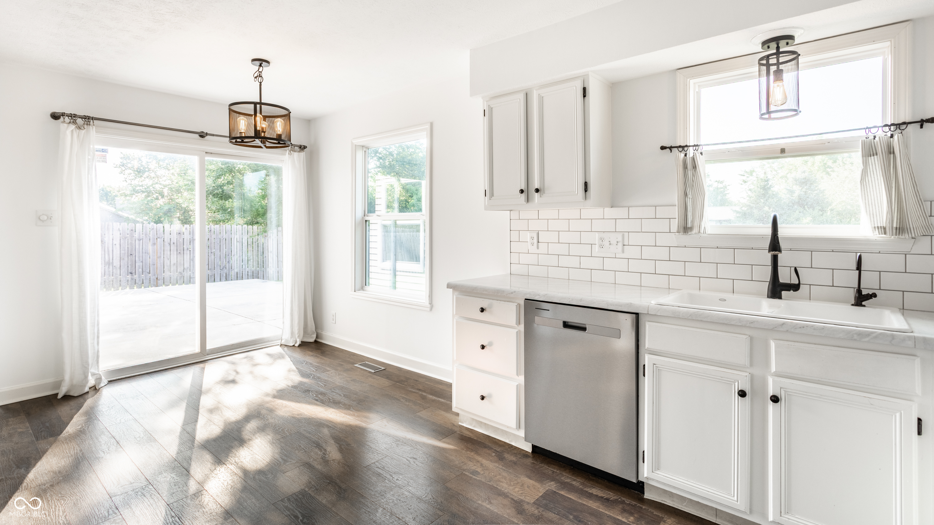 14915 Beacon Boulevard