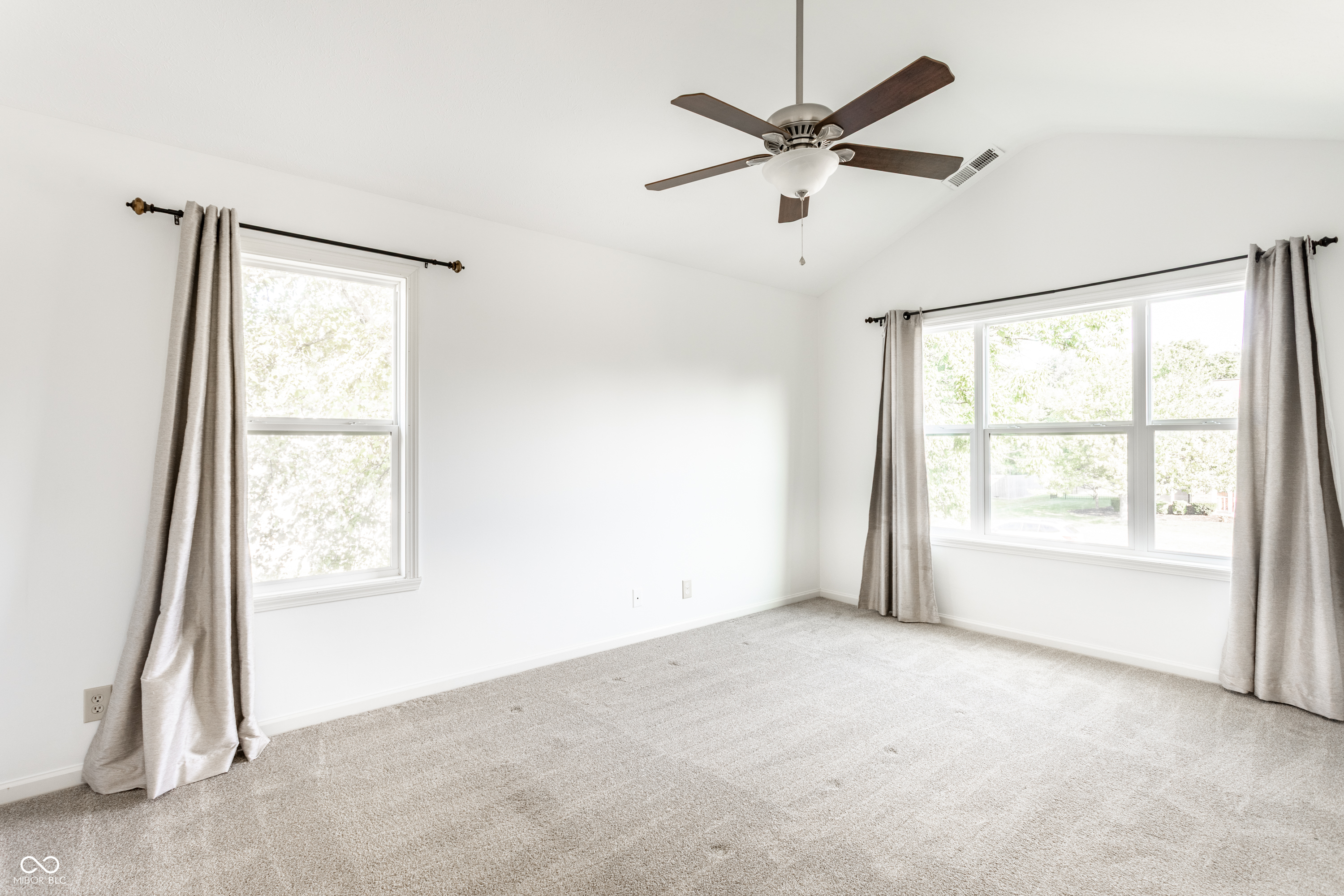 14915 Beacon Boulevard