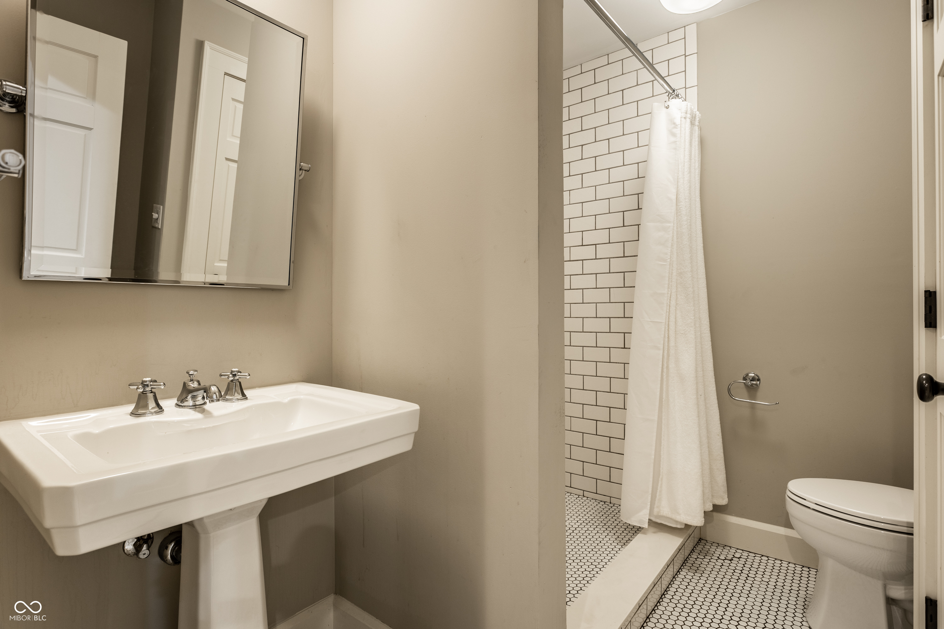 5245 N Washington Boulevard