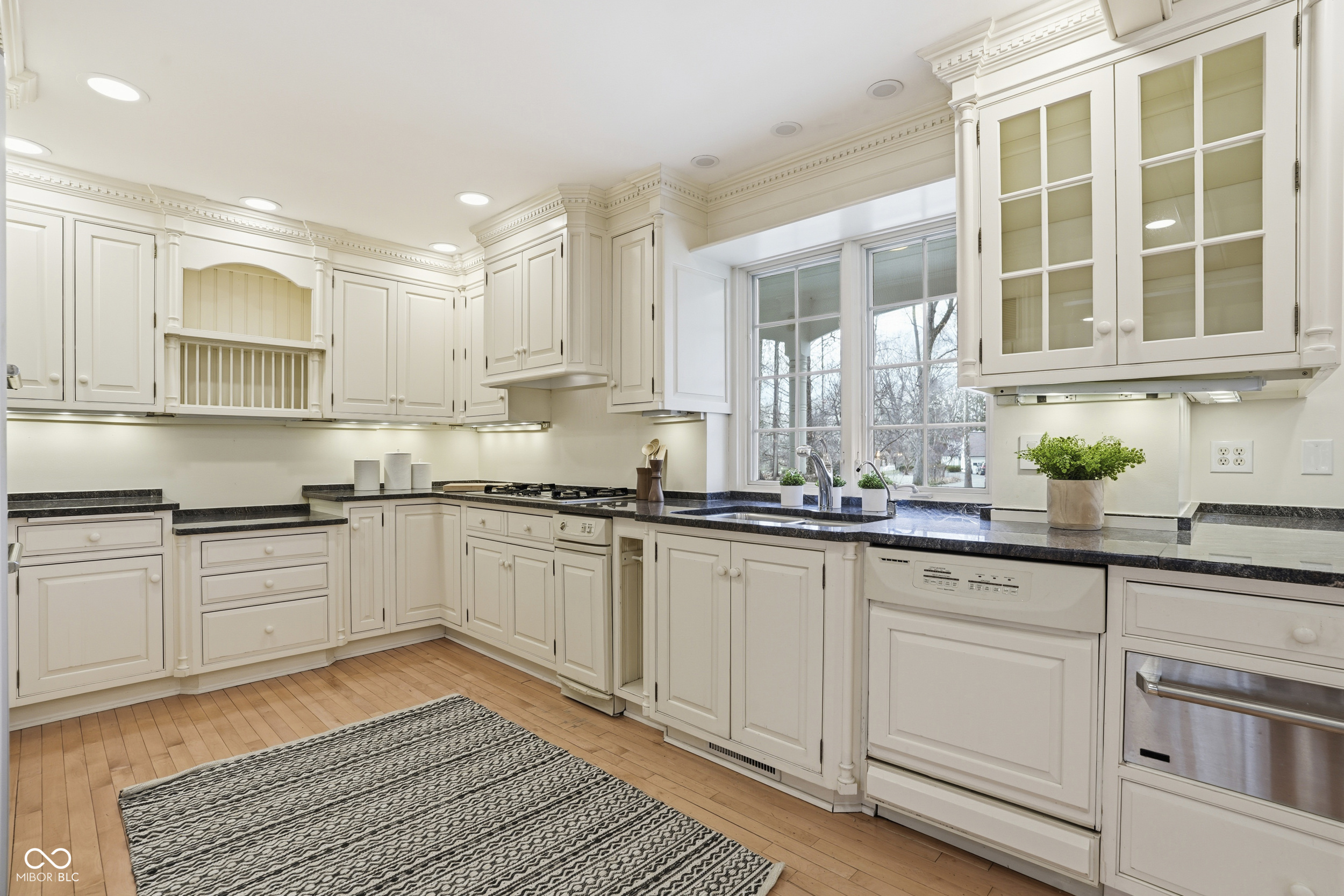 8121 N Illinois Street