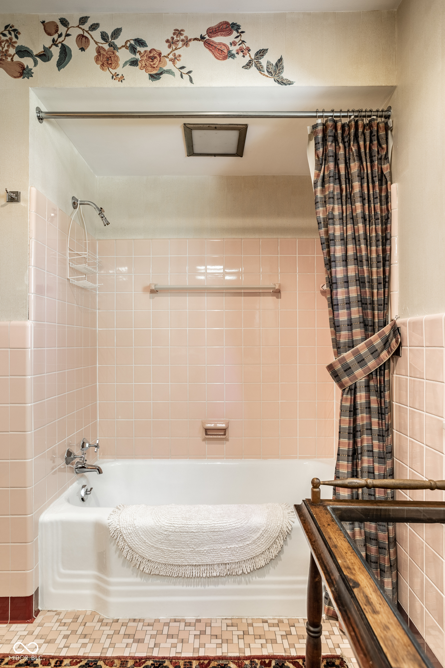 8121 N Illinois Street