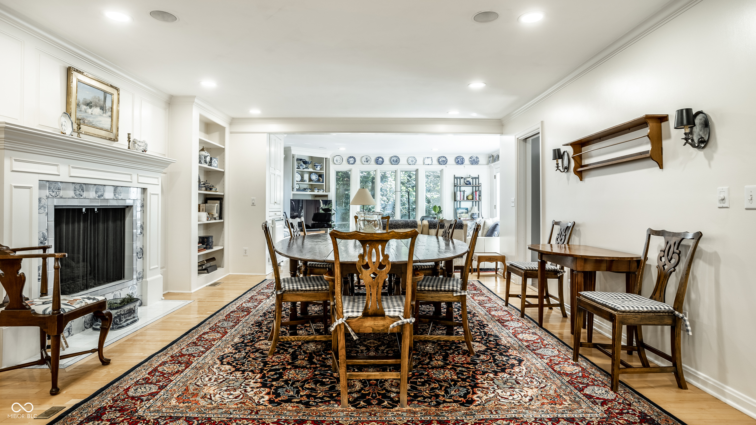 8121 N Illinois Street