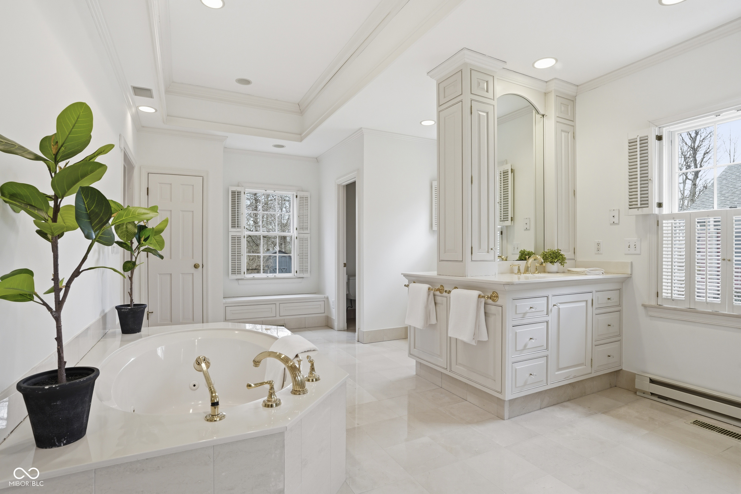 8121 N Illinois Street