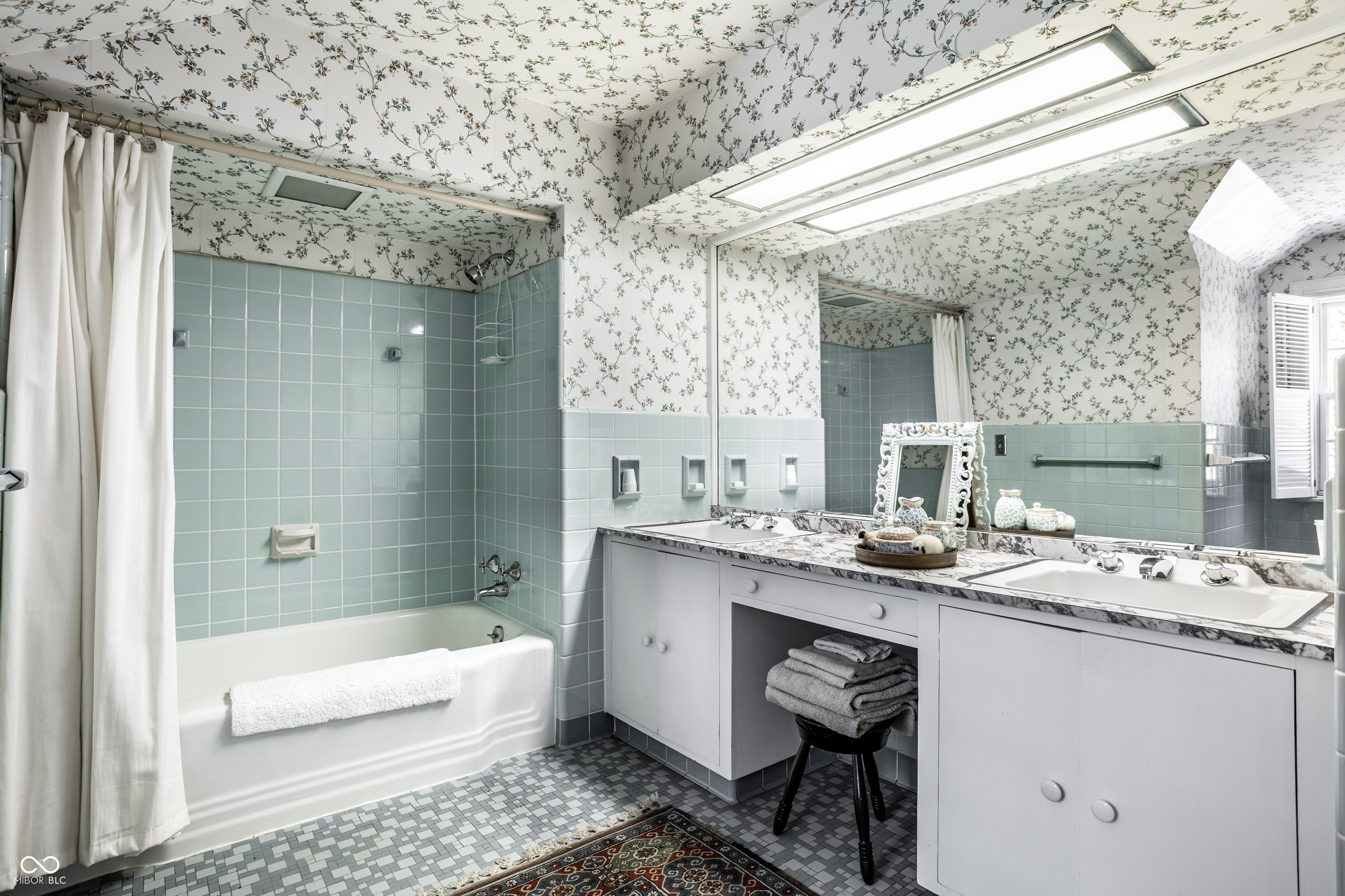 8121 N Illinois Street