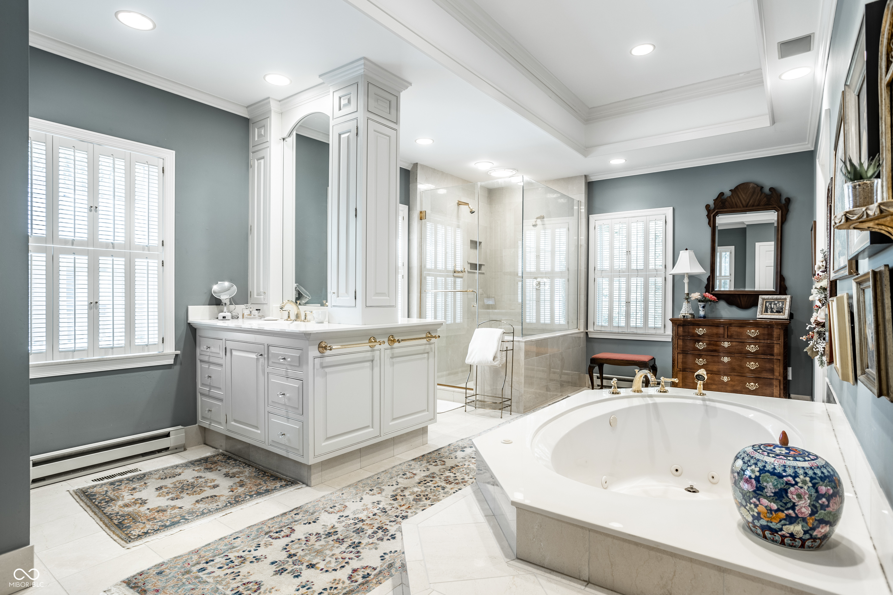 8121 N Illinois Street