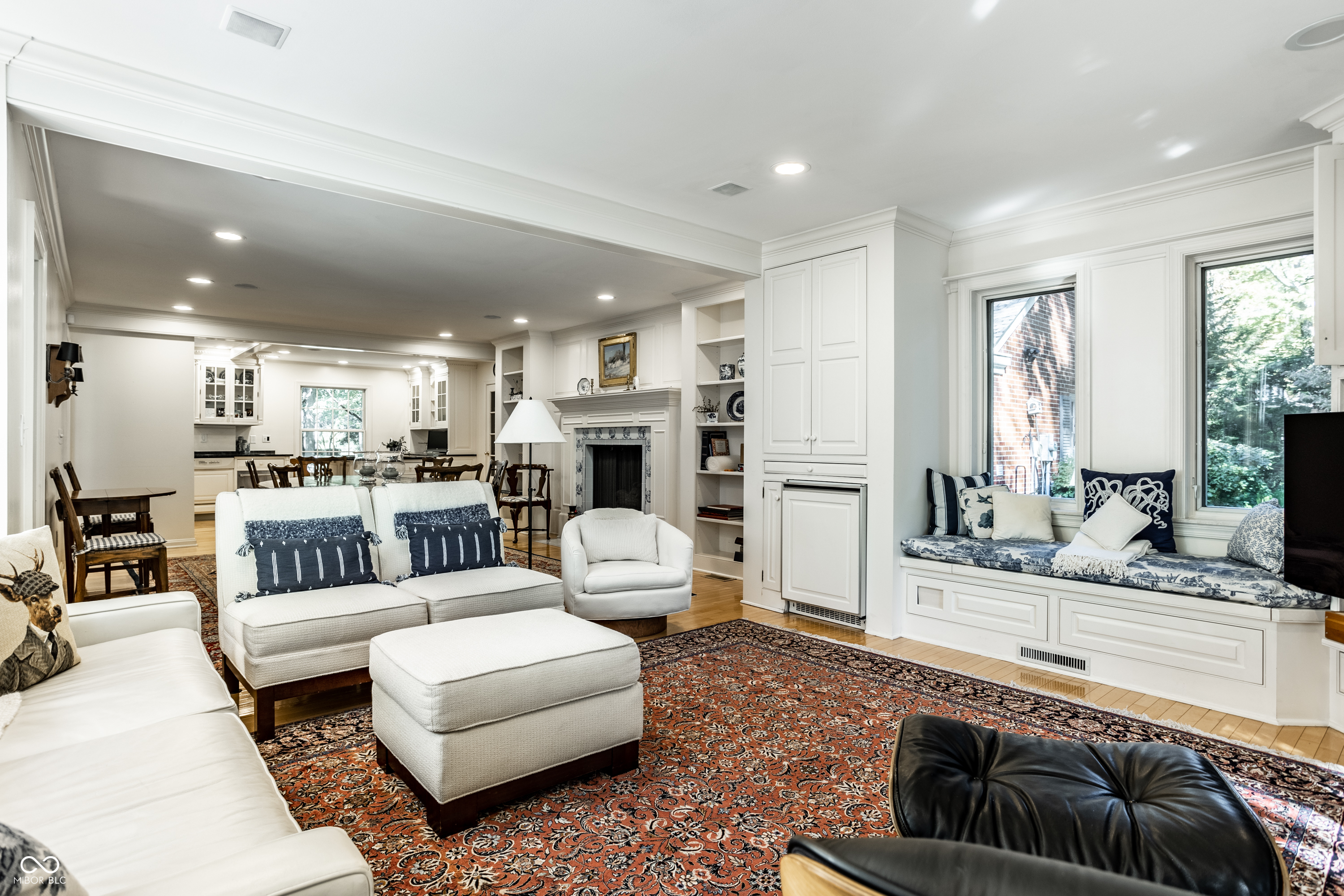 8121 N Illinois Street