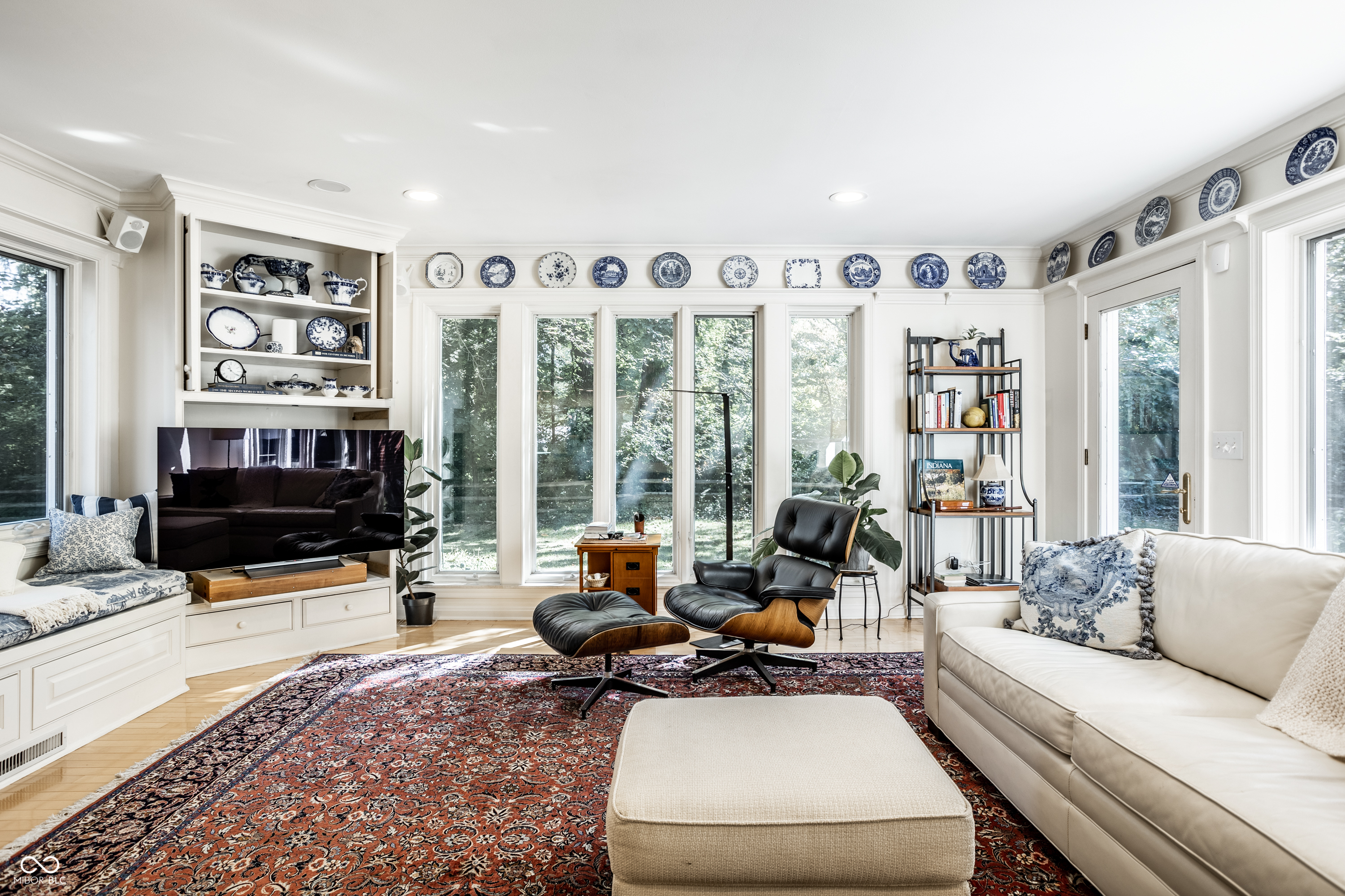 8121 N Illinois Street