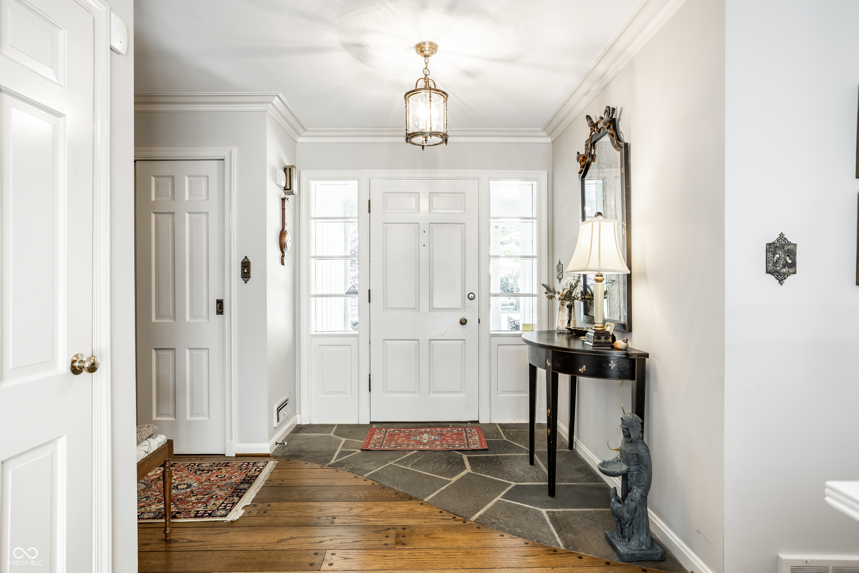 8121 N Illinois Street