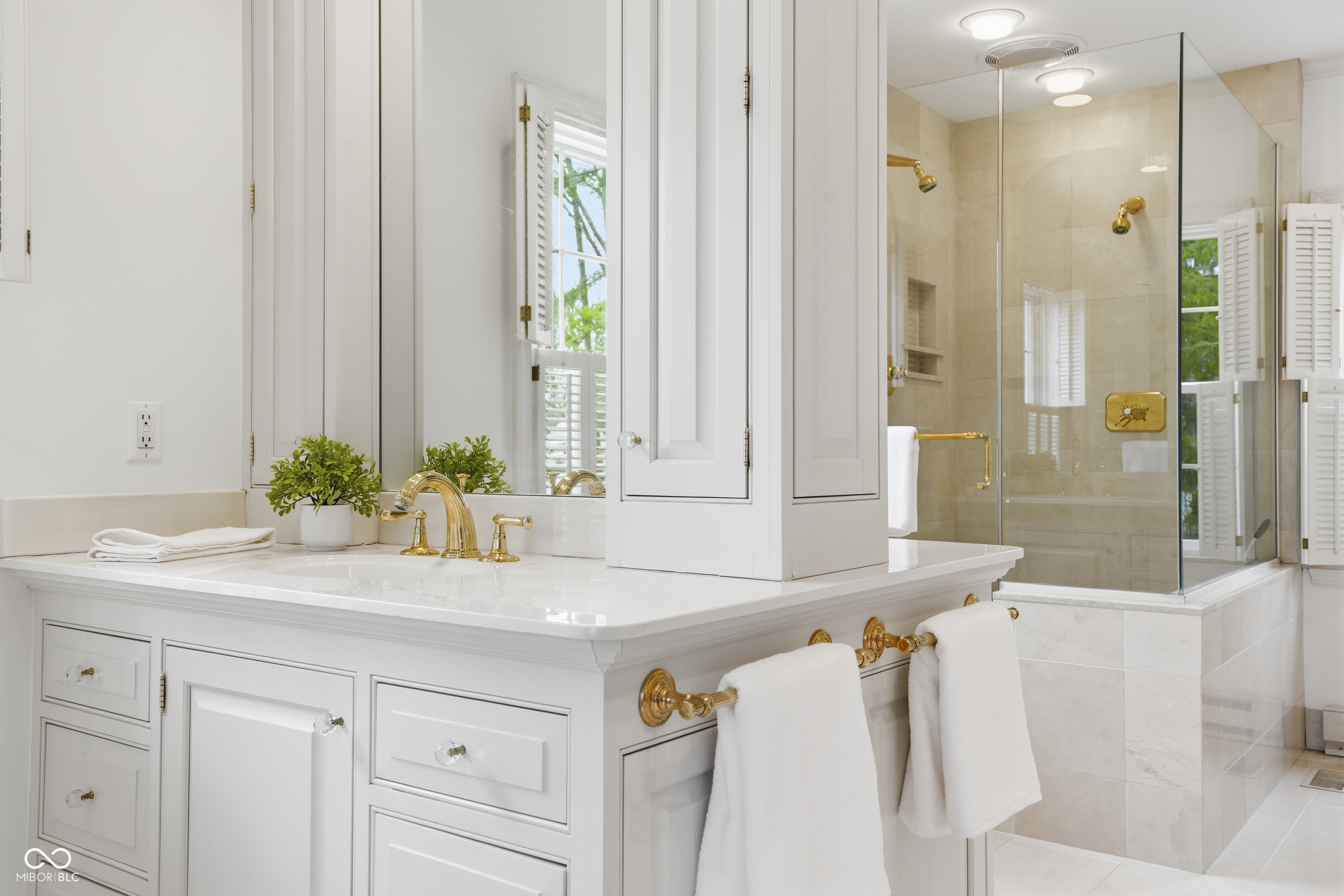 8121 N Illinois Street