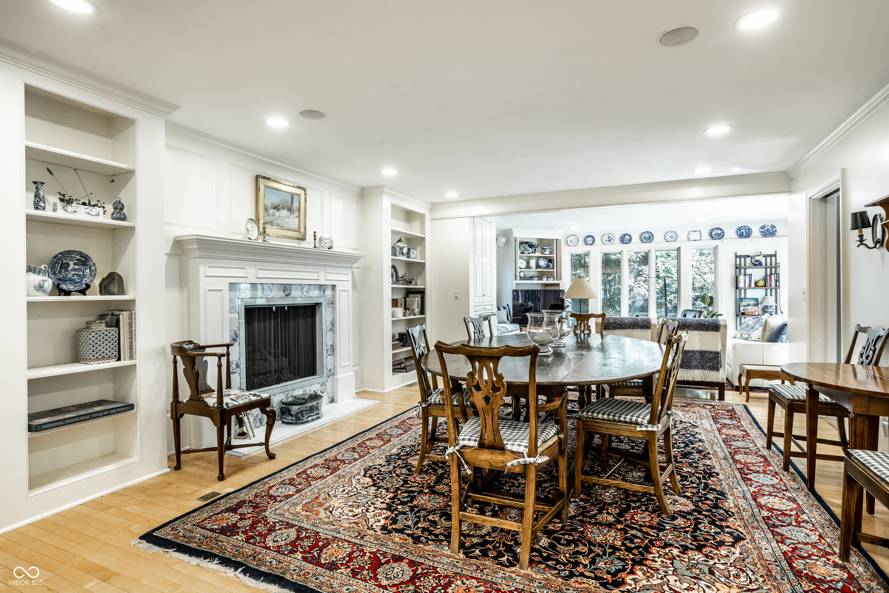 8121 N Illinois Street