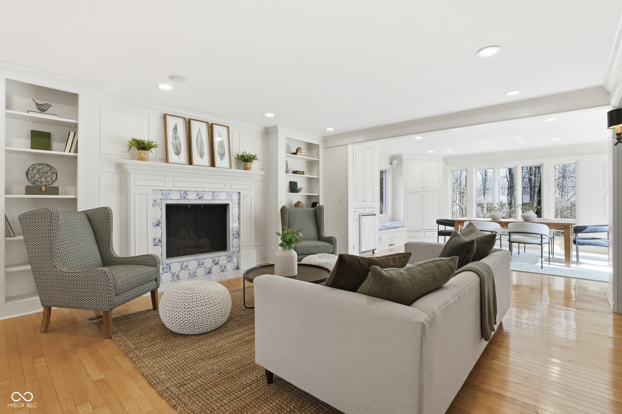 8121 N Illinois Street