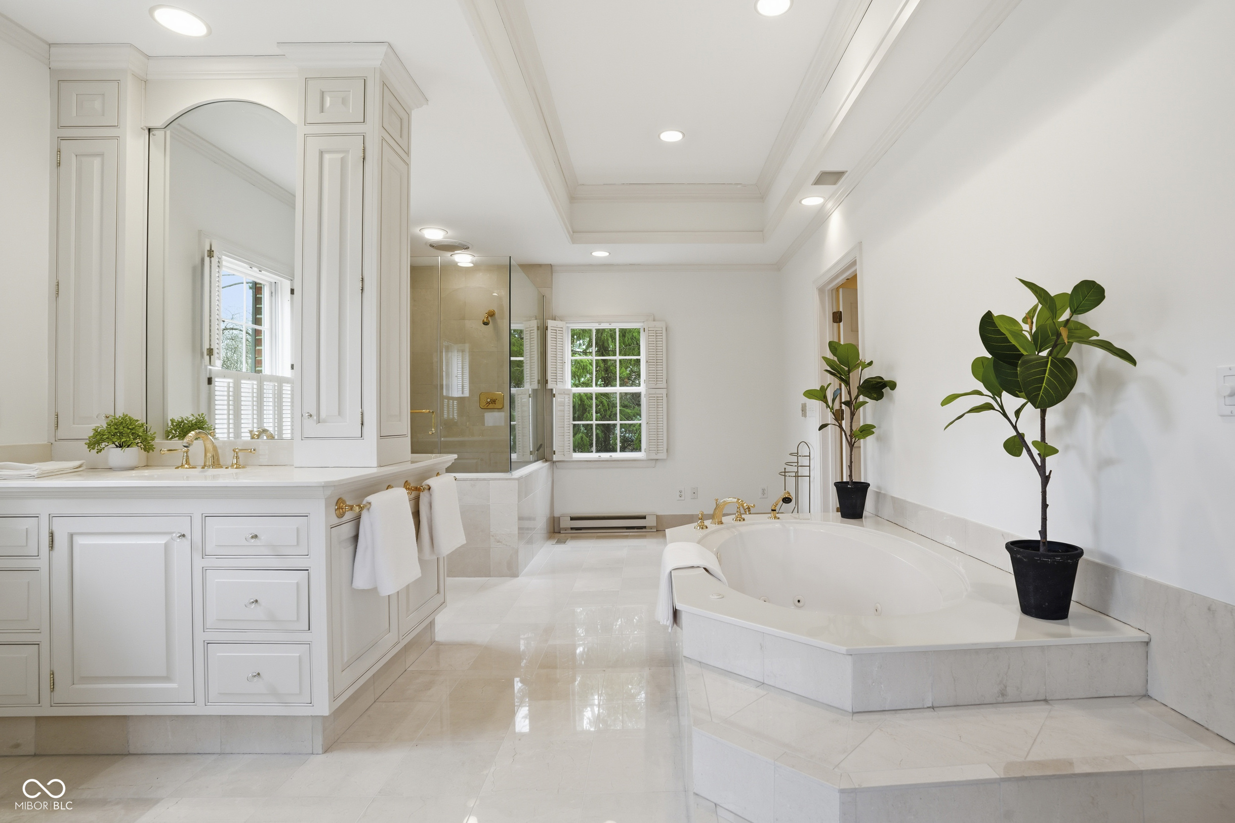 8121 N Illinois Street