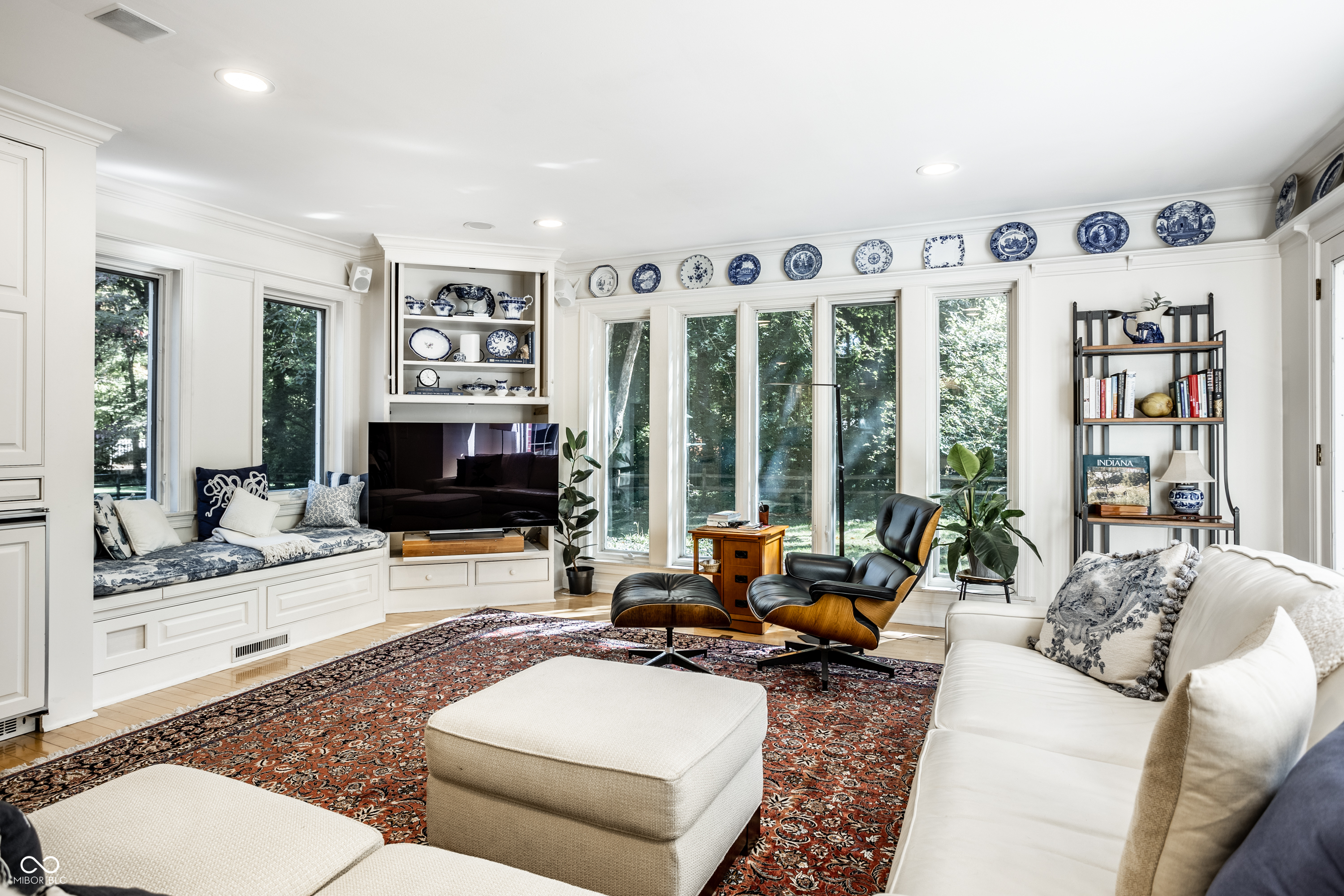 8121 N Illinois Street