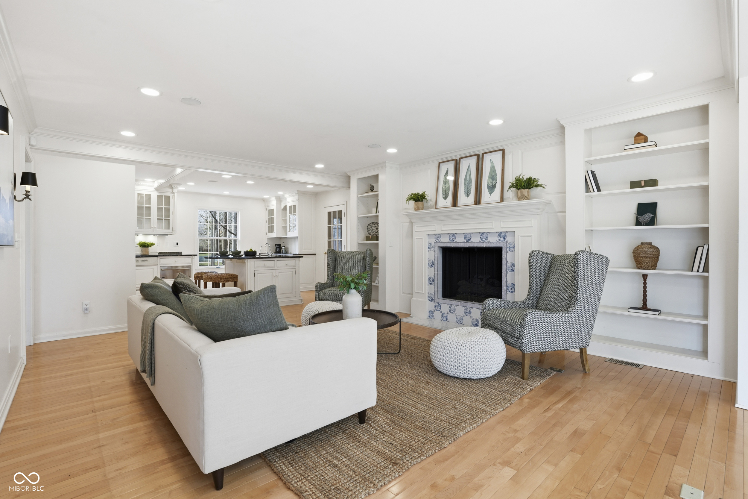 8121 N Illinois Street