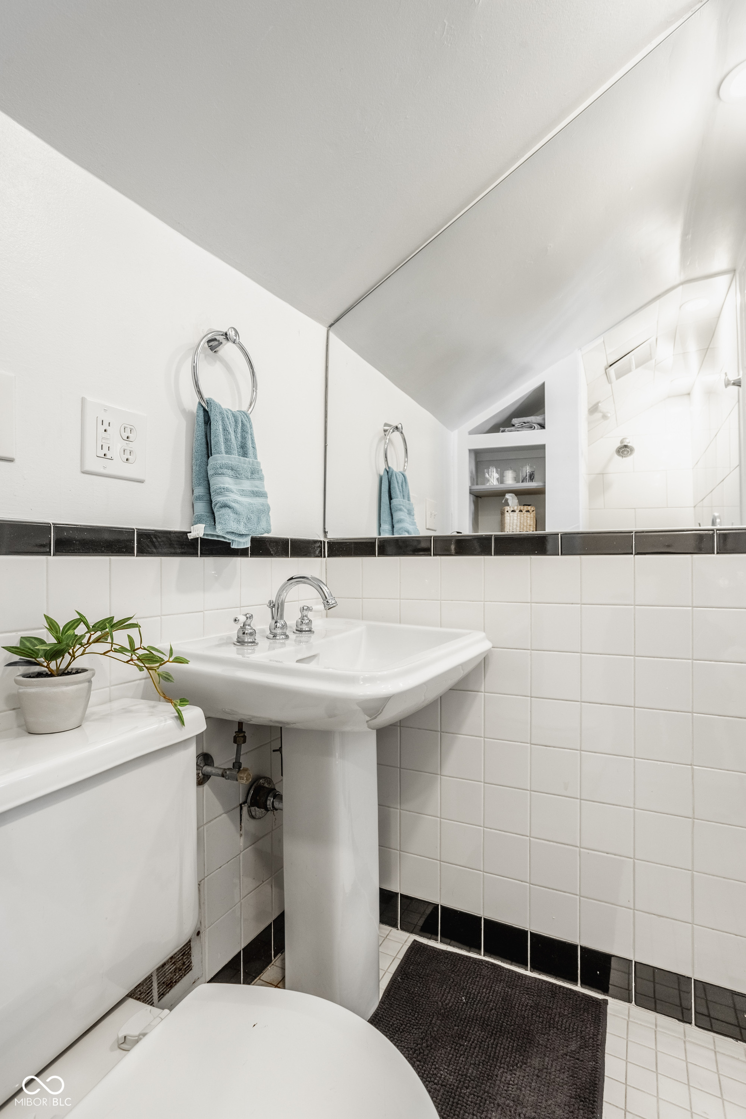 5856 Guilford Avenue