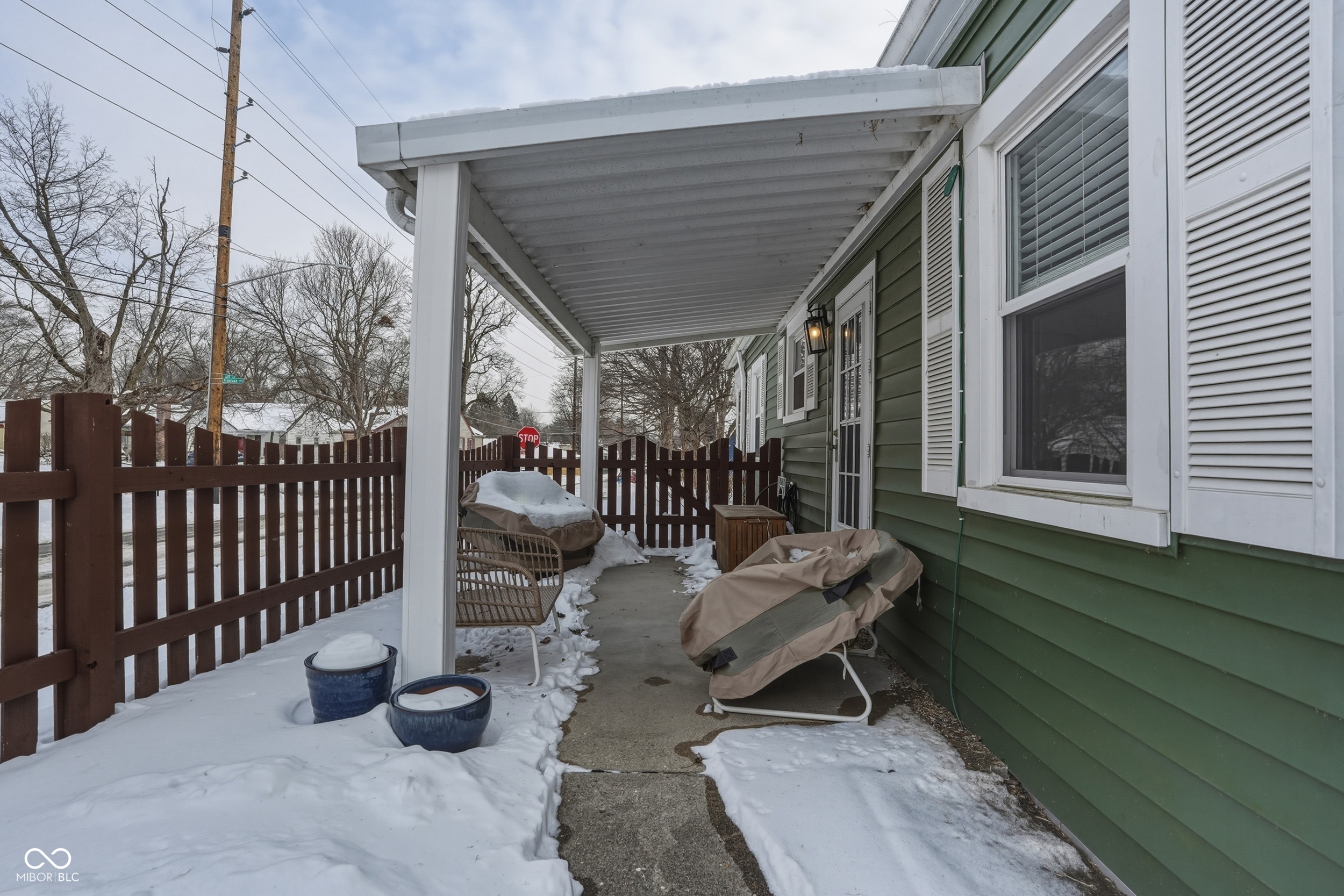 6046 Primrose Avenue