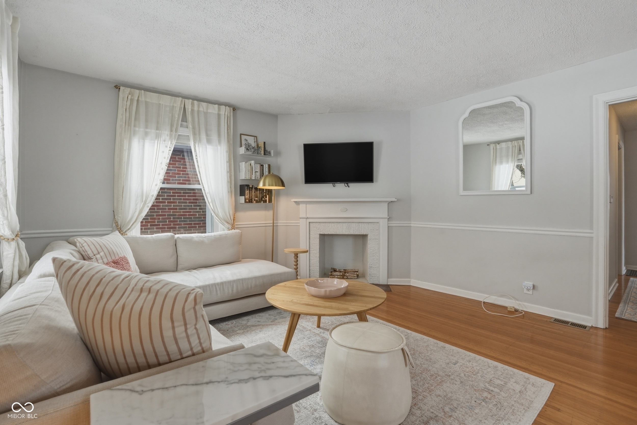 6046 Primrose Avenue