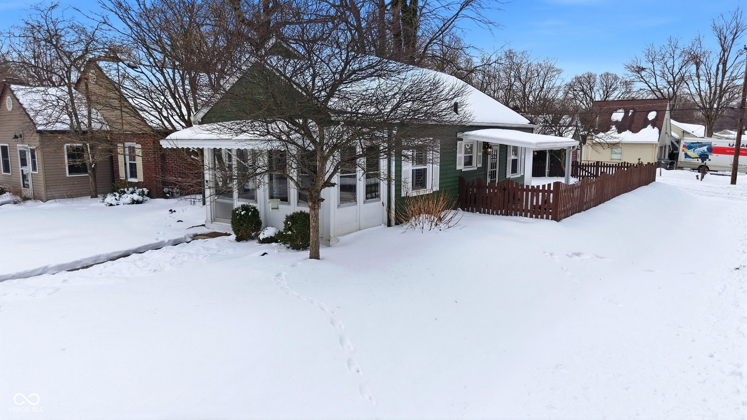 6046 Primrose Avenue