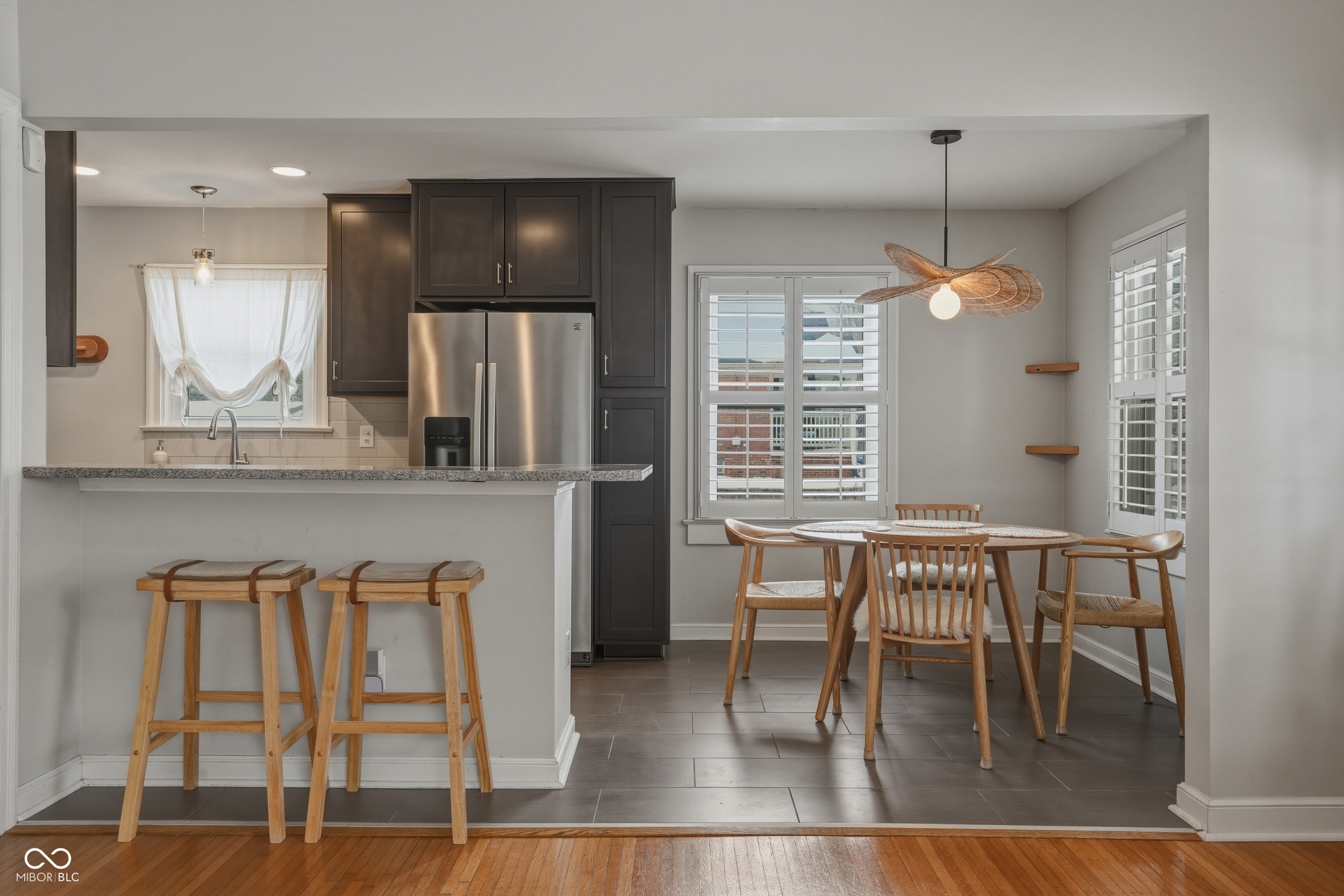 6046 Primrose Avenue