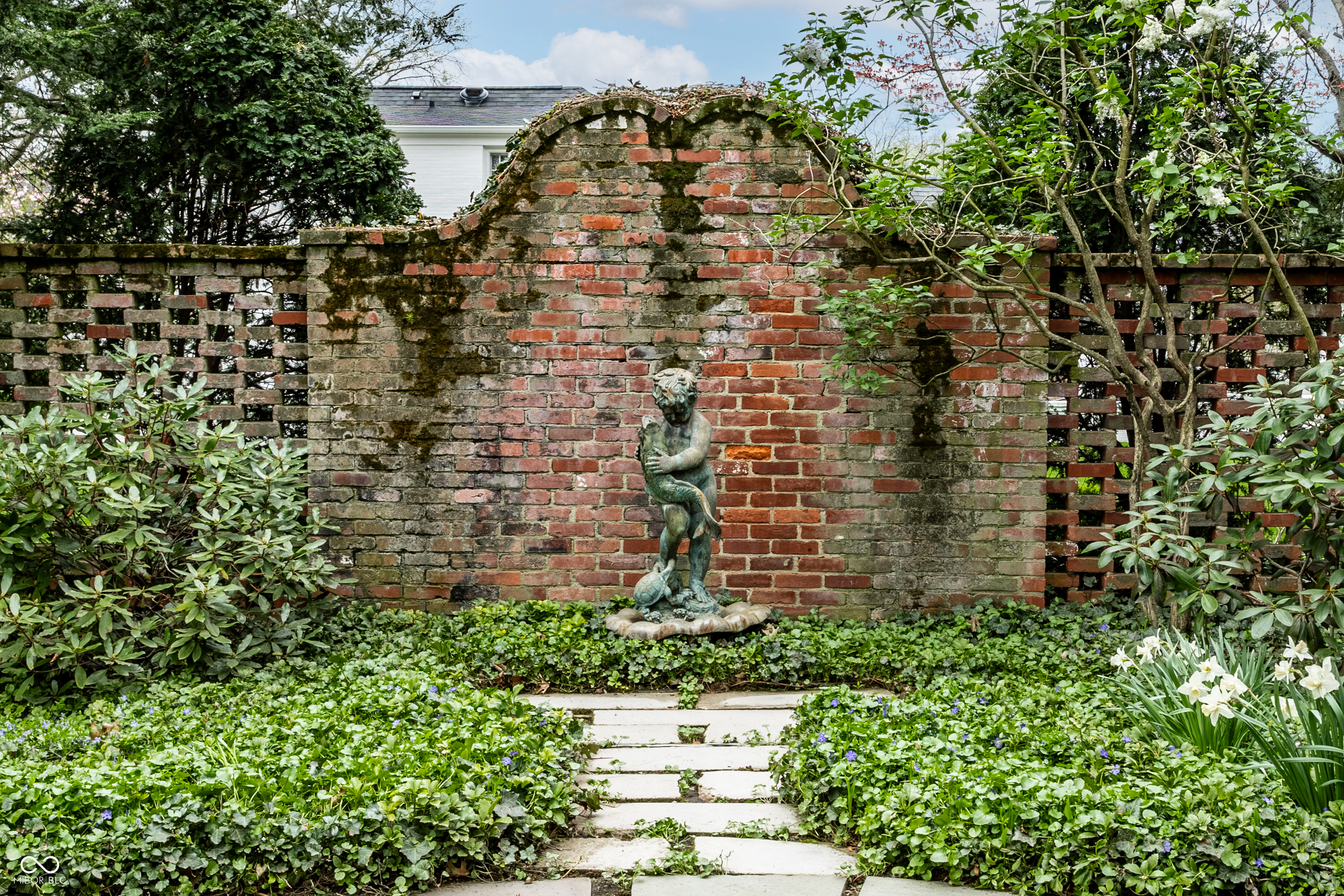 7440 N Illinois Street